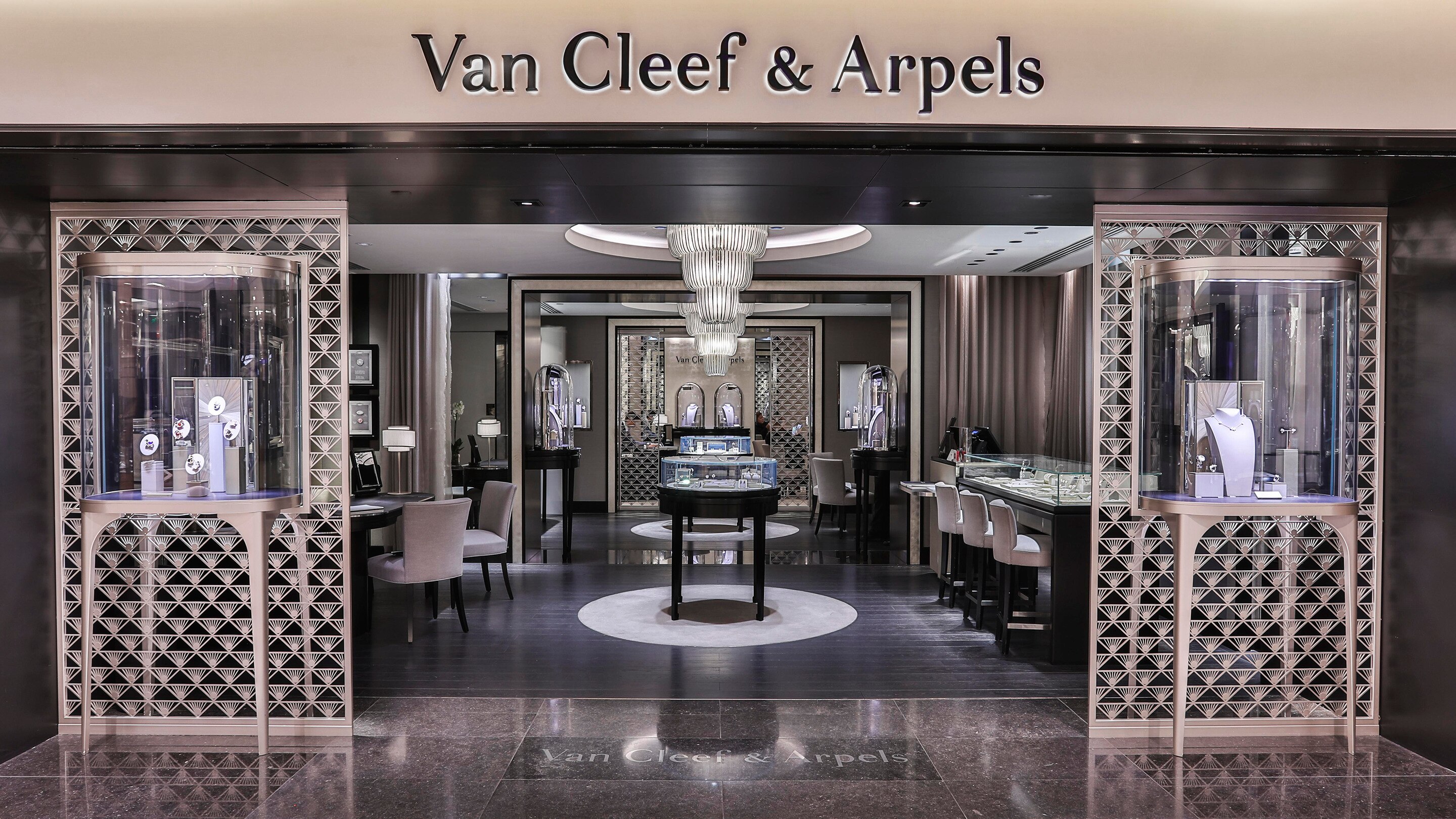 paris printemps boutique present main area view, Van Cleef & Arpels