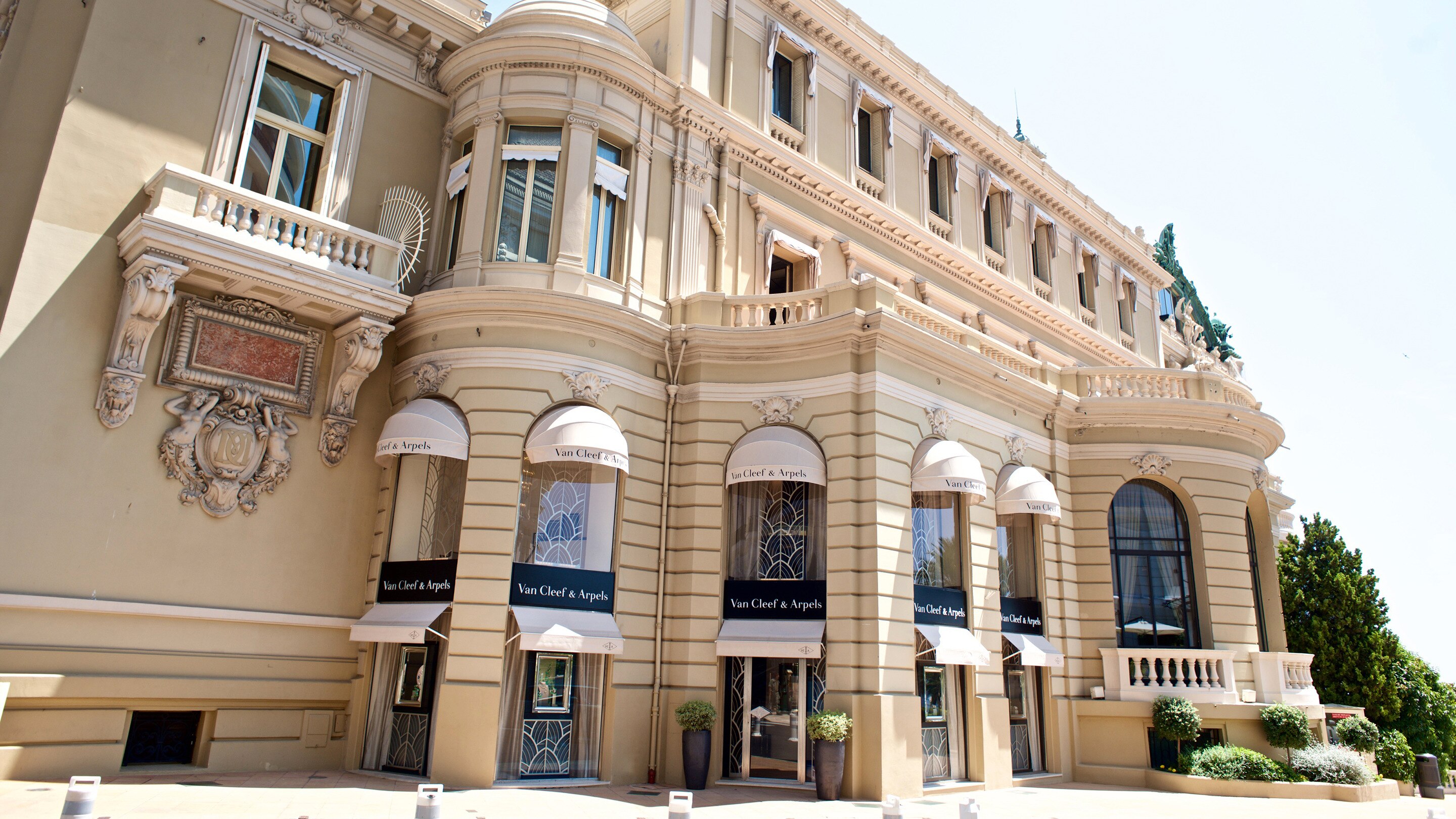 monaco place du casino boutique present facade view, Van Cleef & Arpels