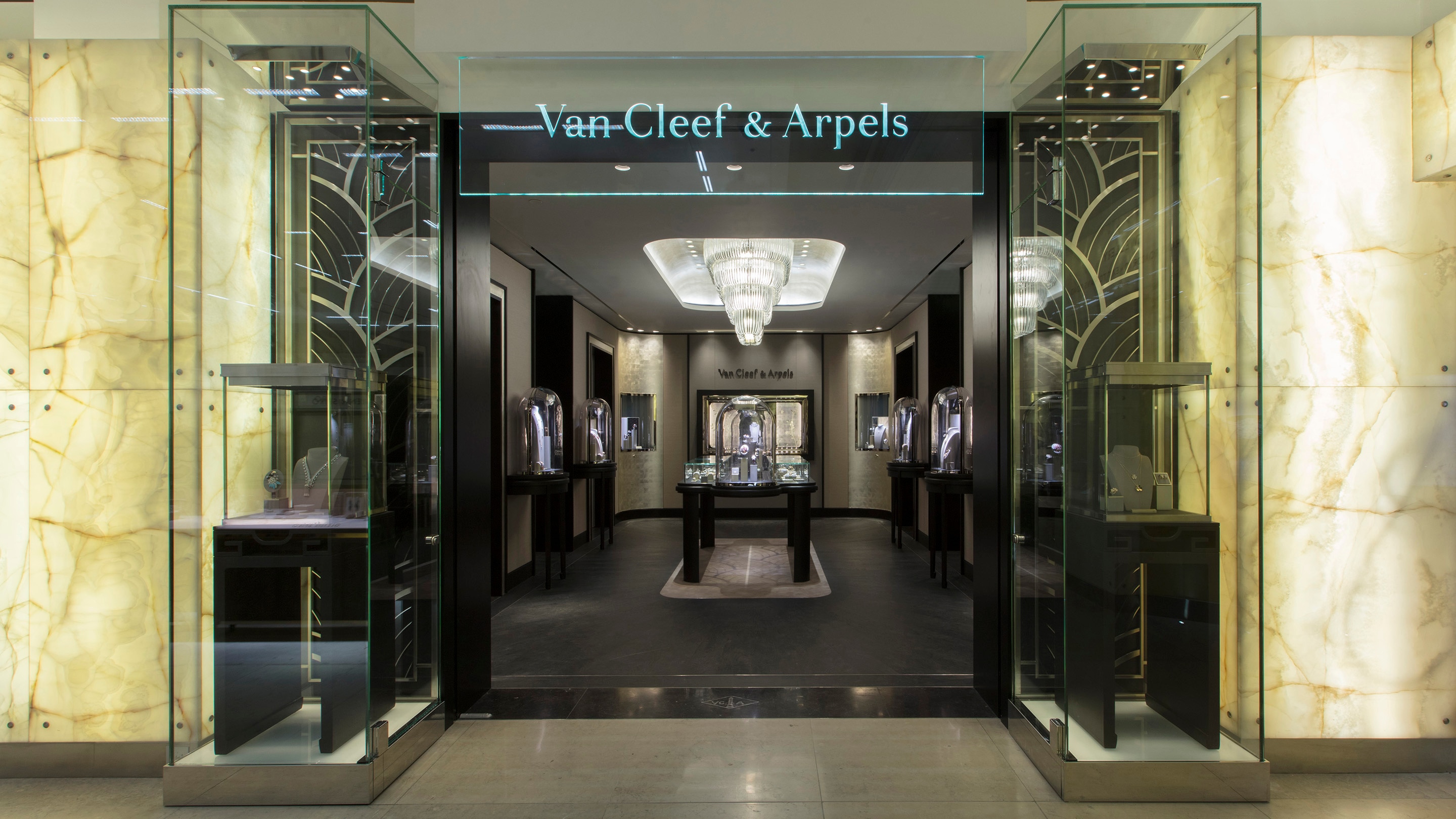 london harrods boutique present facade view, Van Cleef & Arpels