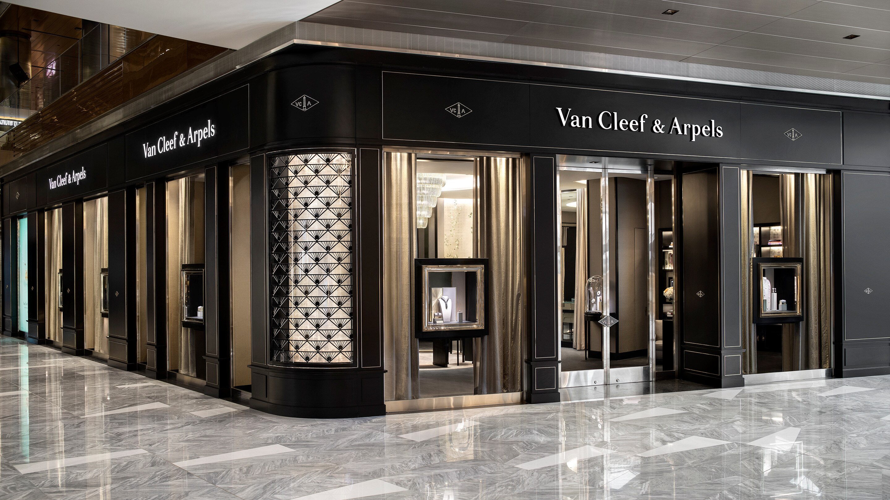 new york city hudson yards boutique present facade view, Van Cleef & Arpels