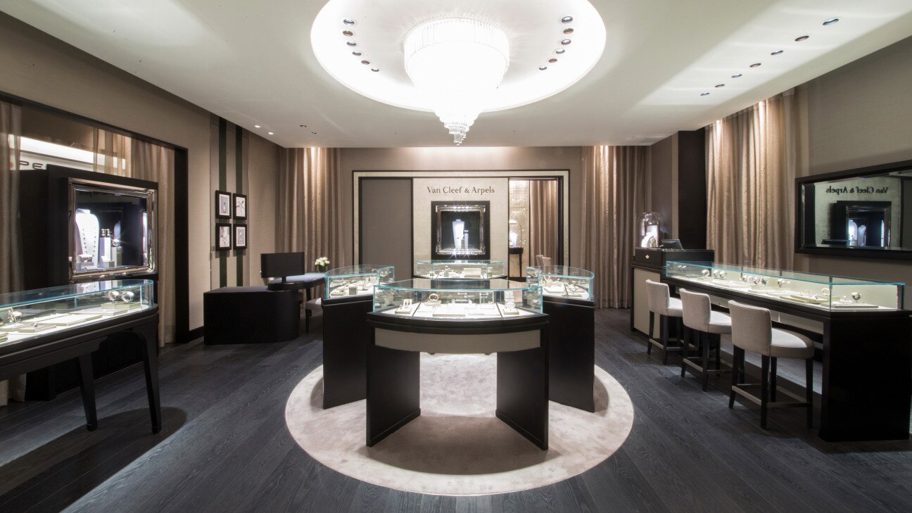 seoul shinsegae dutyfree myeongdong boutique present main area view, Van Cleef & Arpels