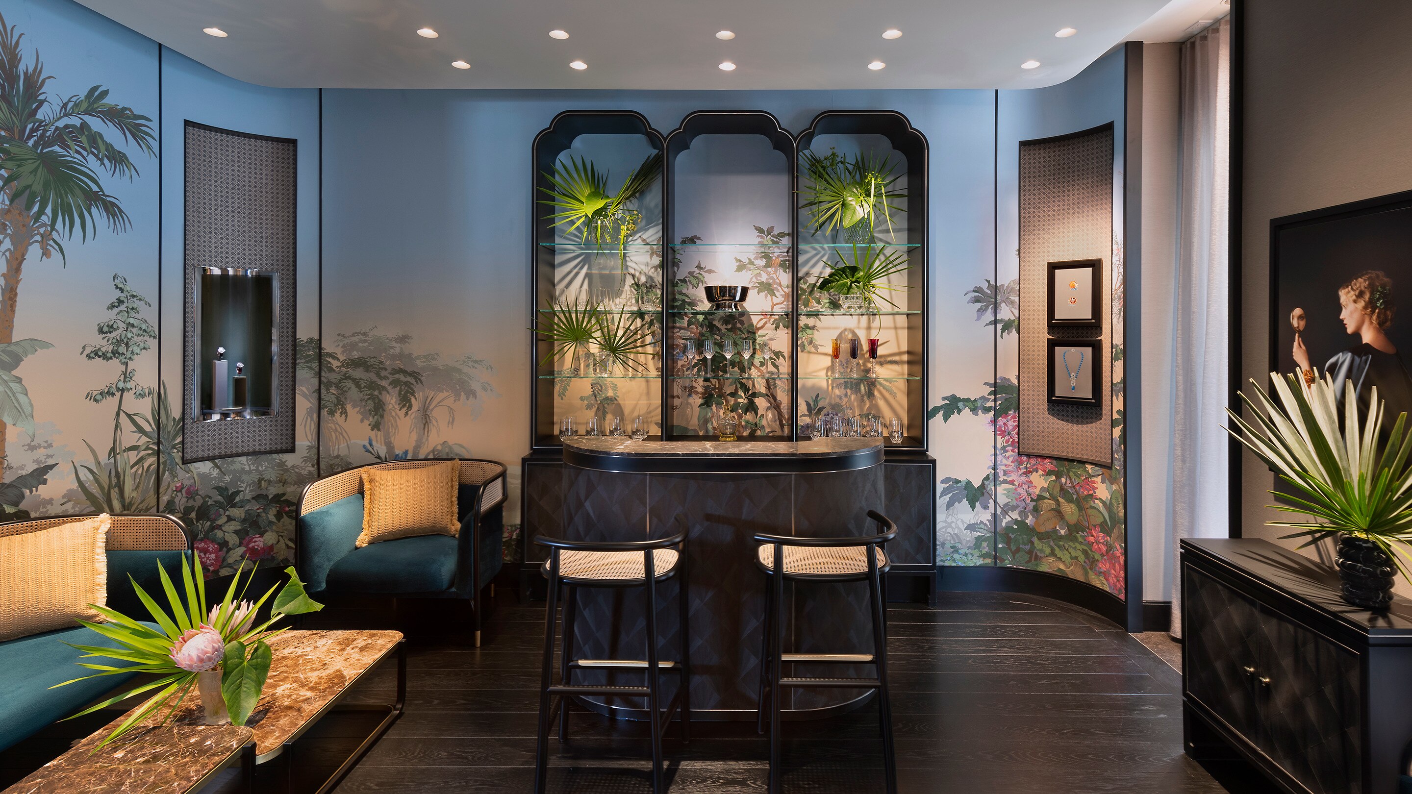 beverly hills rodeo drive boutique present bar view, Van Cleef & Arpels