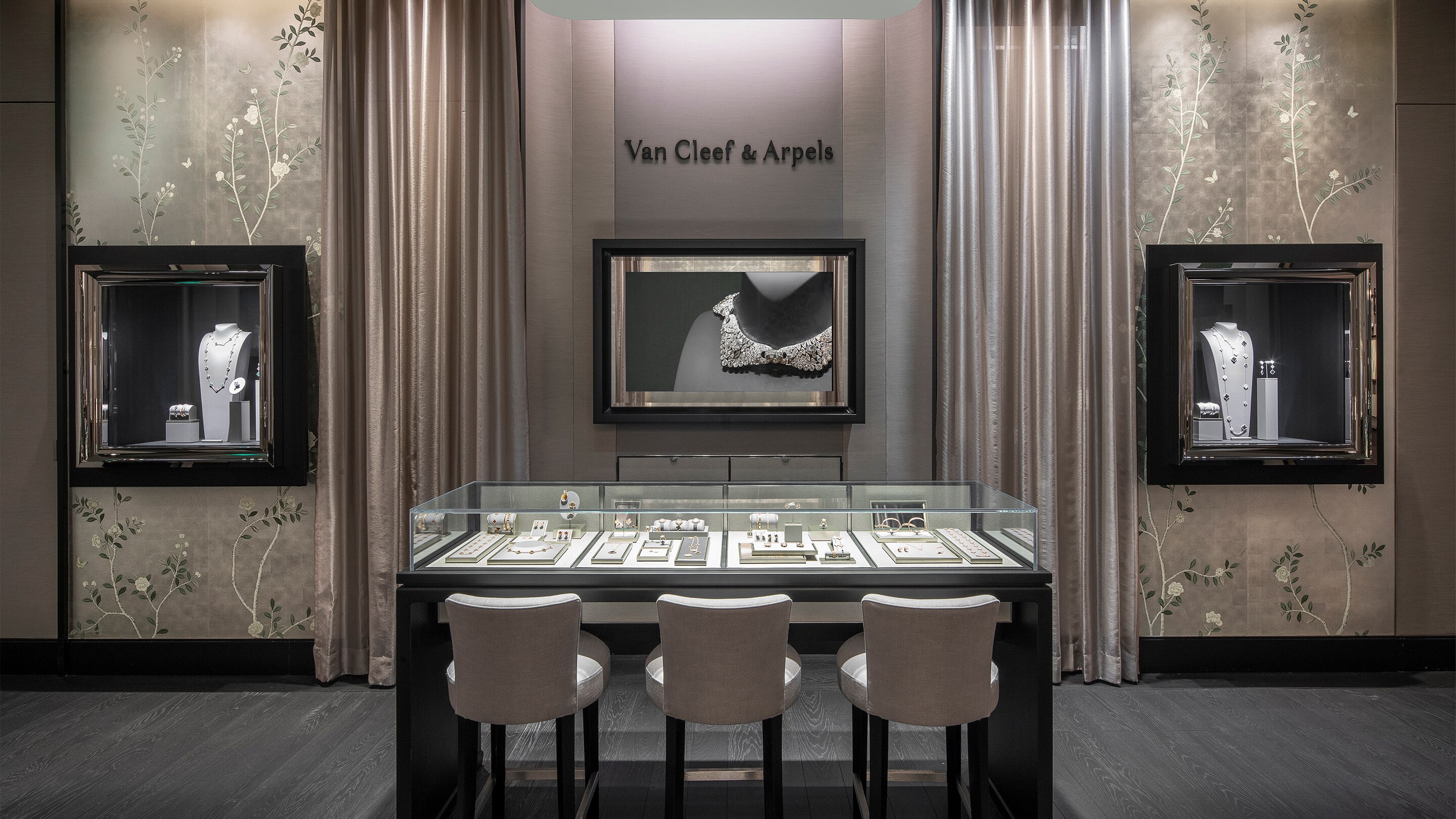 boston newbury street boutique present the interior view, Van Cleef & Arpels