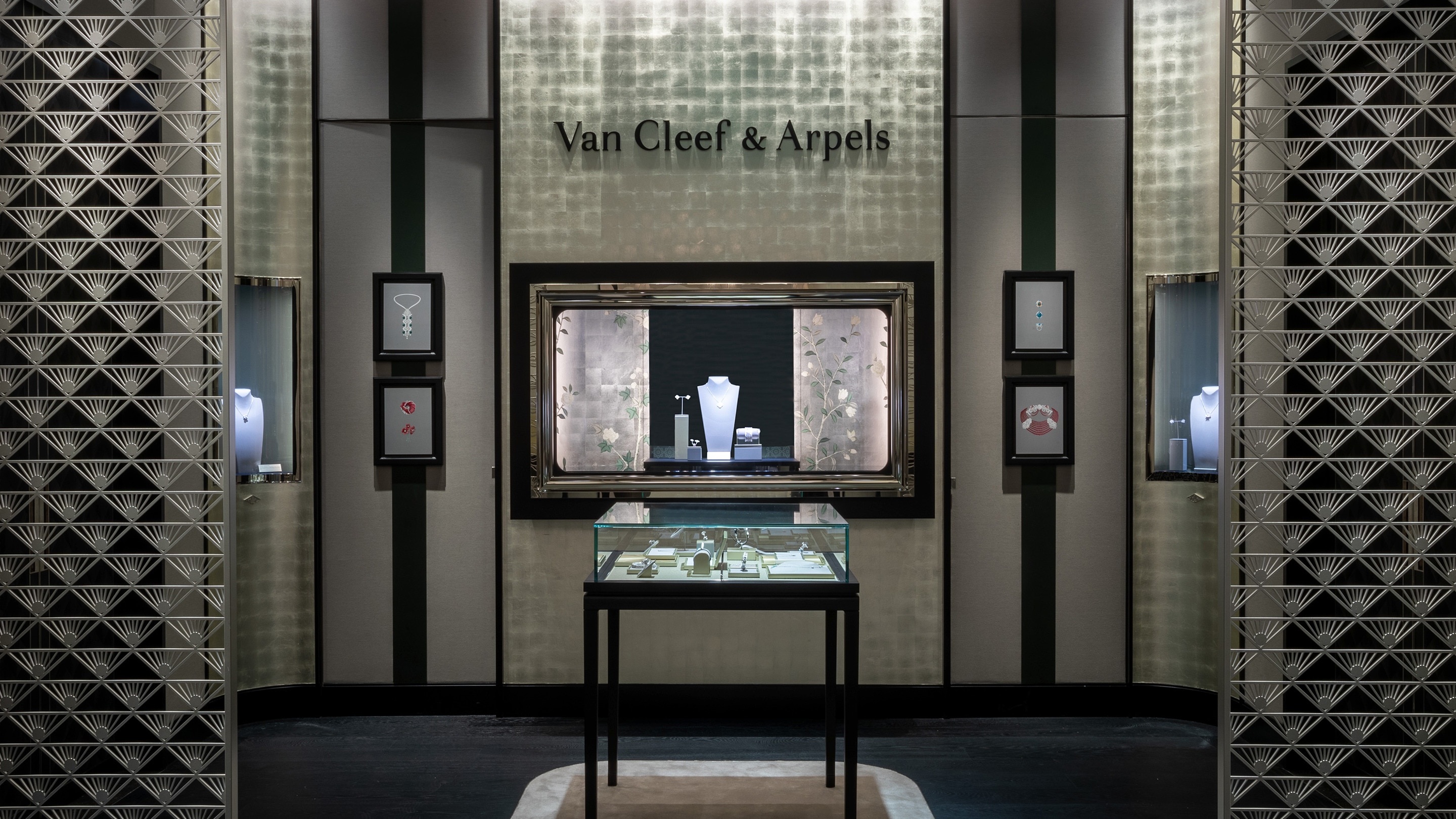 dubai mall of the emirates boutique present main area view, Van Cleef & Arpels