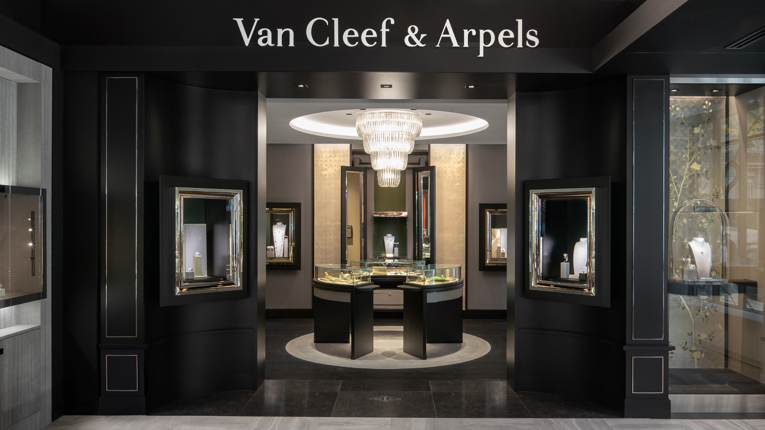 montreal birks boutique present facade view, Van Cleef & Arpels