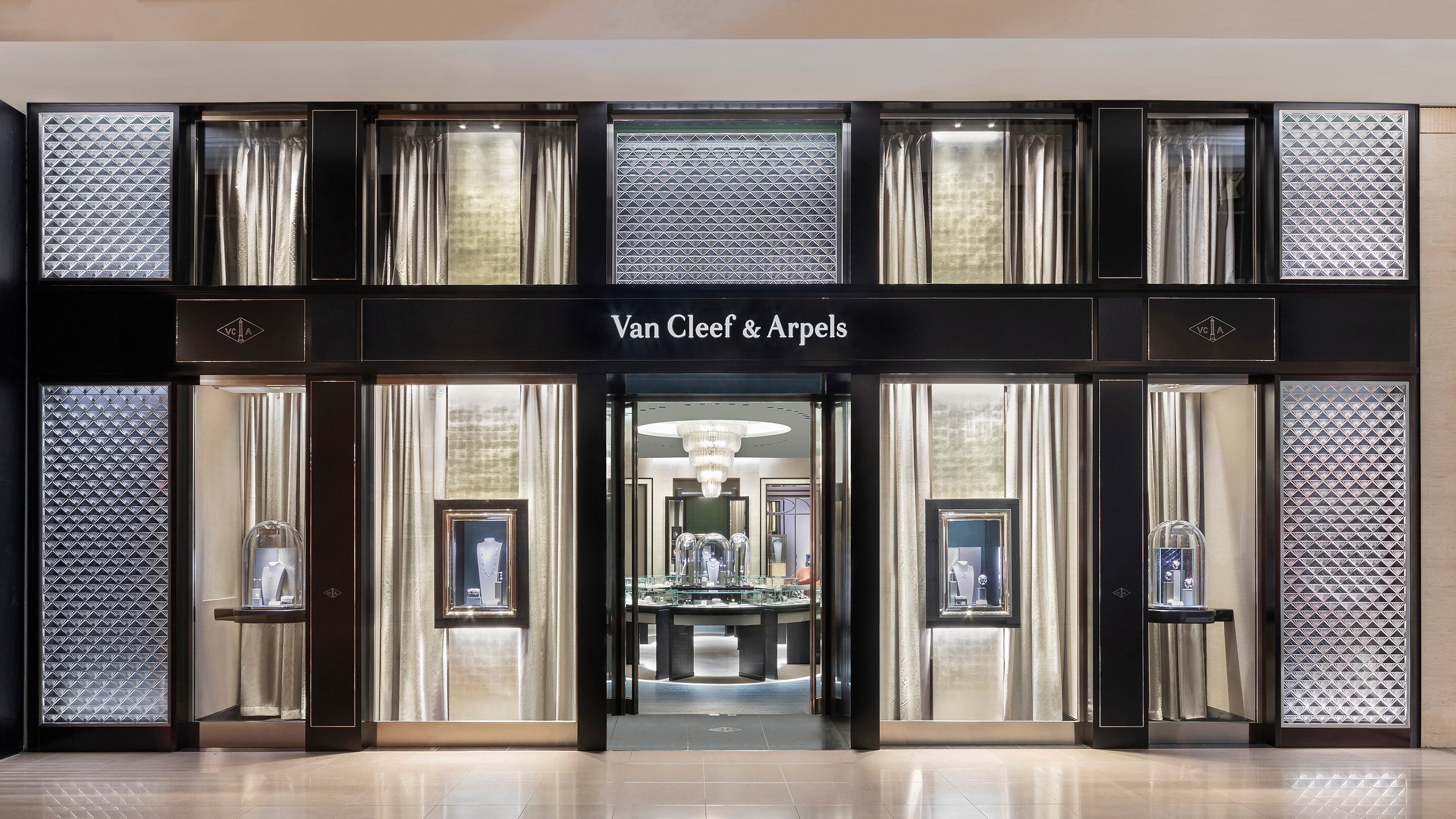 melbourne chadstone boutique present facade view, Van Cleef & Arpels
