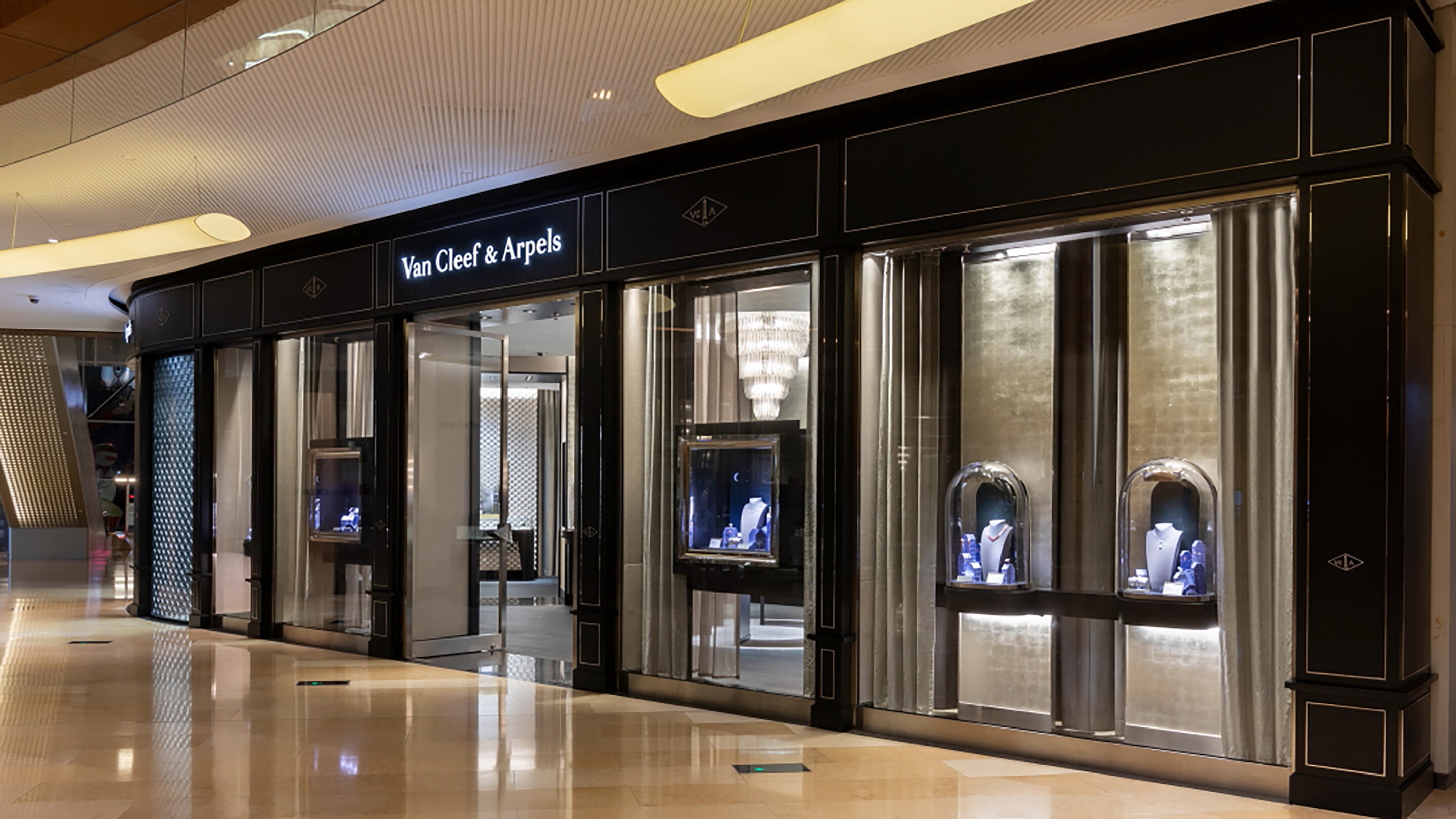 guanghzou taikoo hui boutique present facade view, Van Cleef & Arpels