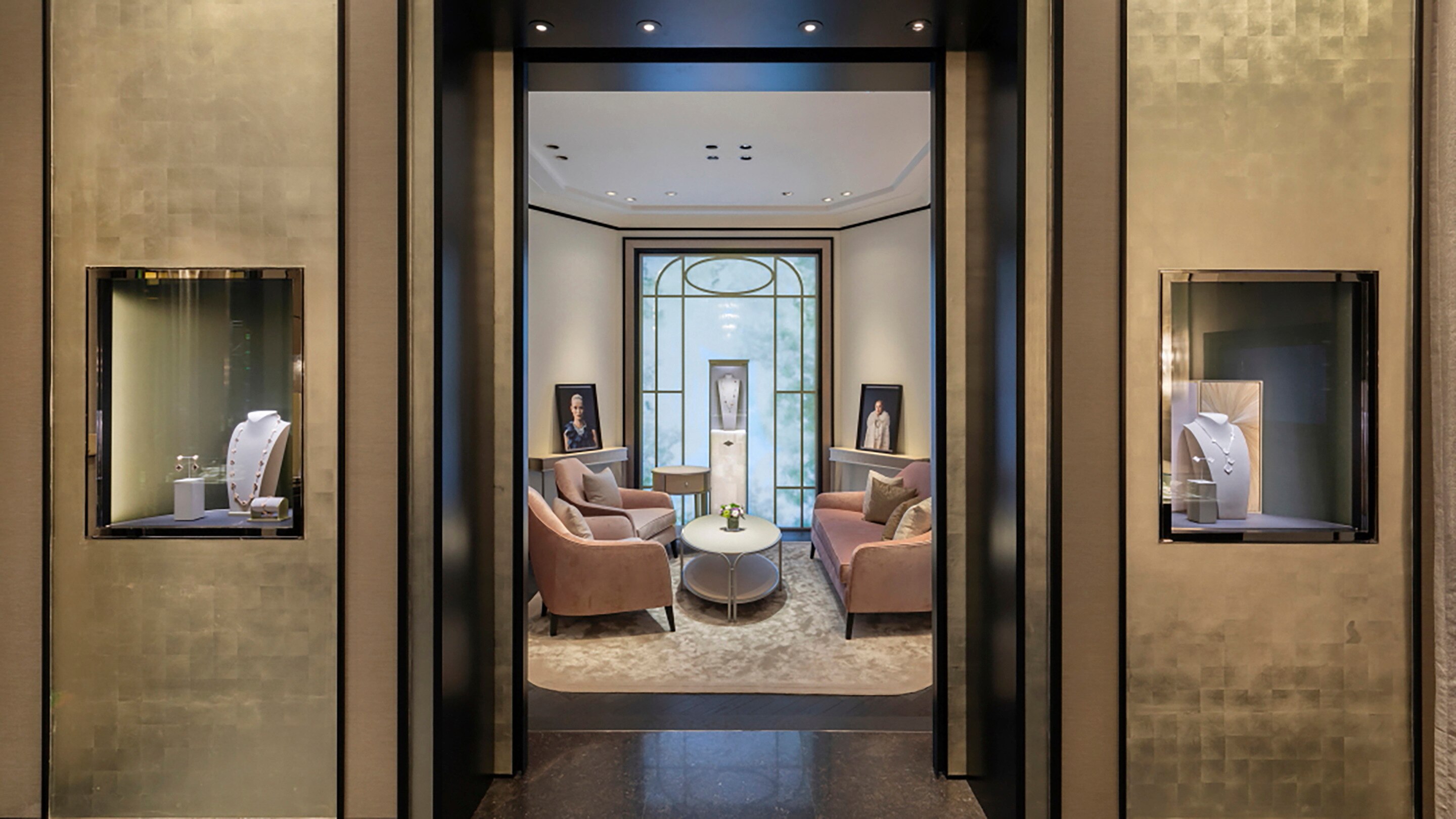 guanghzou taikoo hui boutique present entrance view, Van Cleef & Arpels