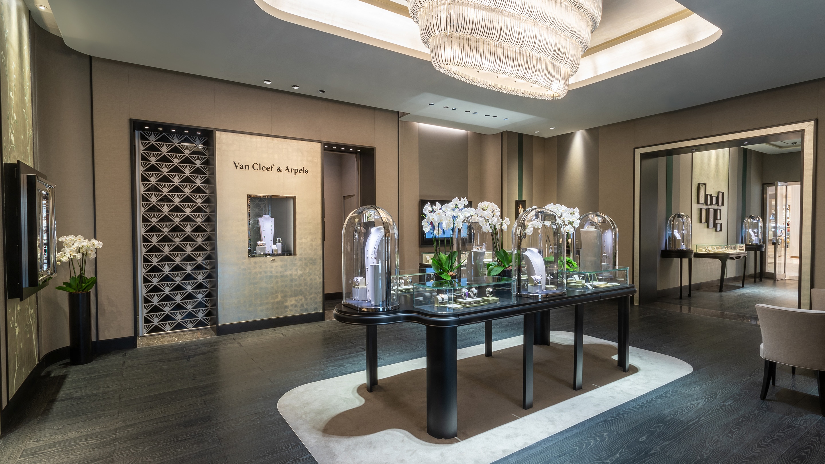 doha katara plaza boutique present main area view, Van Cleef & Arpels