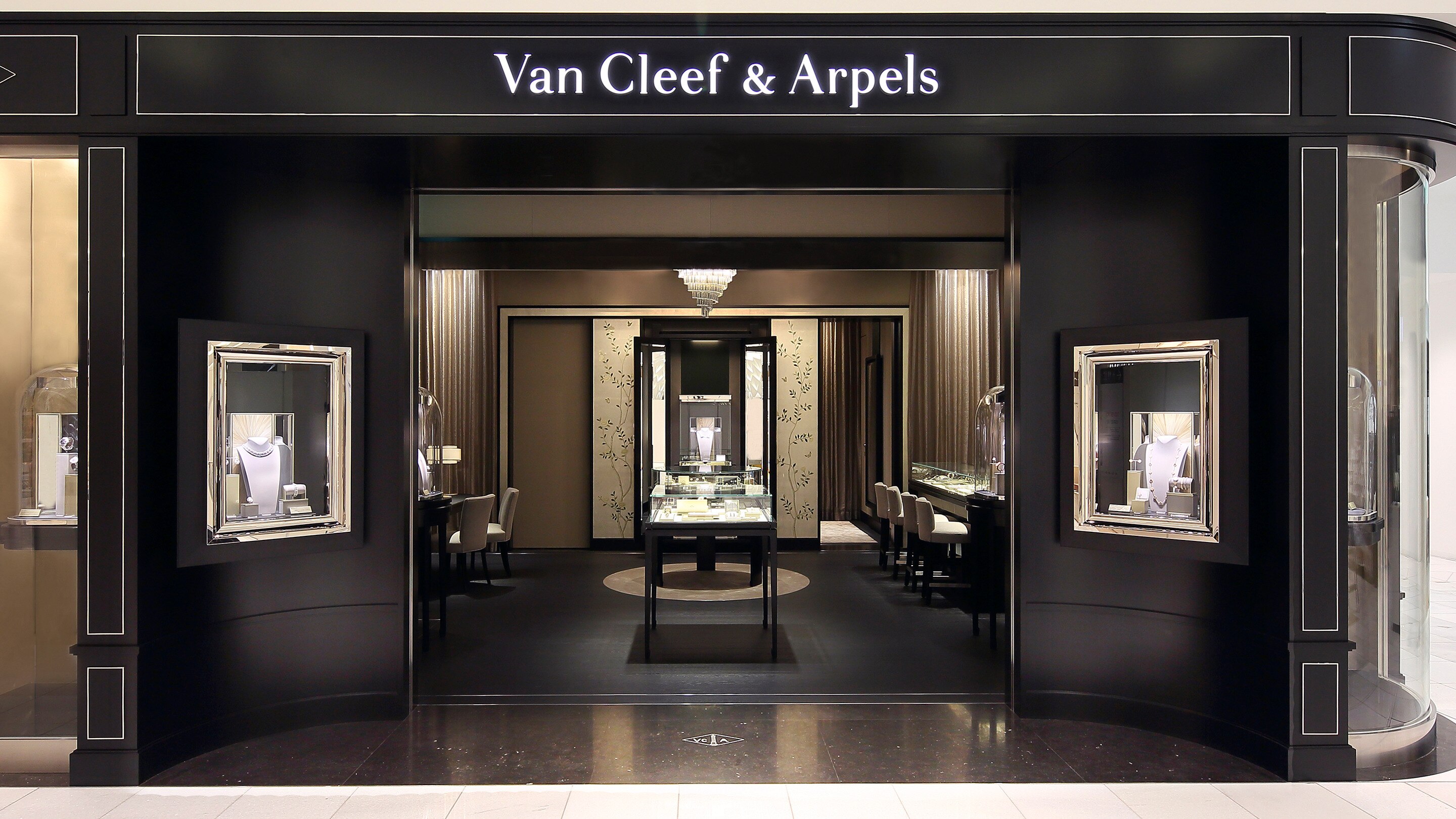 tokyo nihonbashi mitsukoshi boutique present living rooms view, Van Cleef & Arpels
