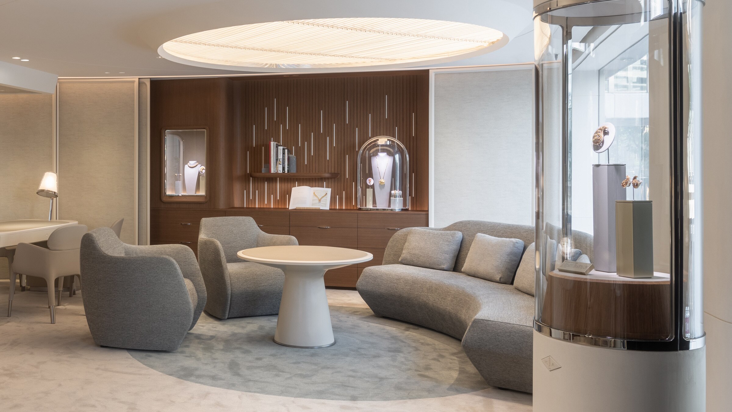 5751 hong kong princes building boutique van cleef arpels