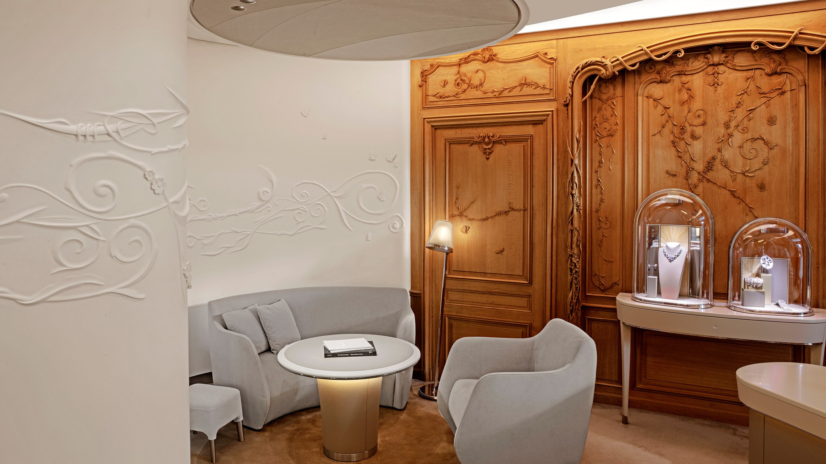 les interior views vendomes boutique present interior view