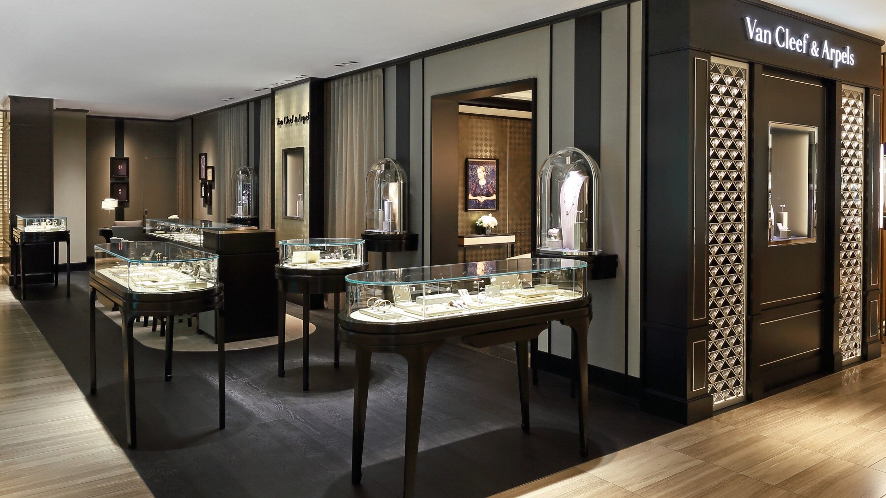 tokyo - ginza mitsukoshi boutique present exterior view