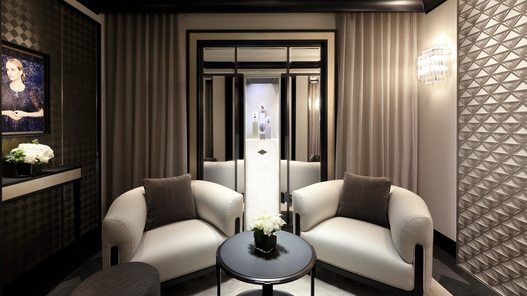 tokyo - ginza mitsukoshi boutique present interior view