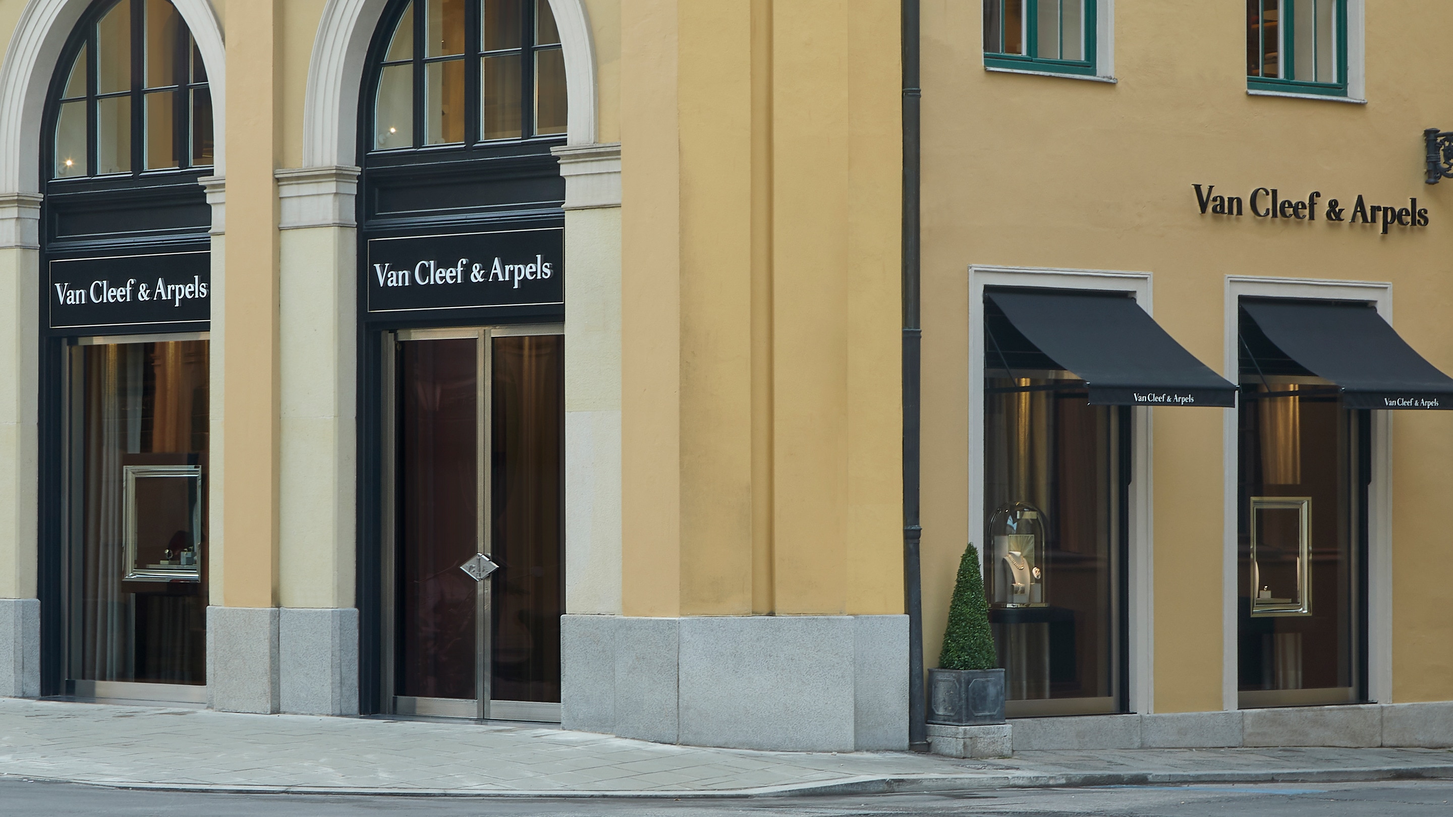 munich - maximilianstrasse boutique present exterior view