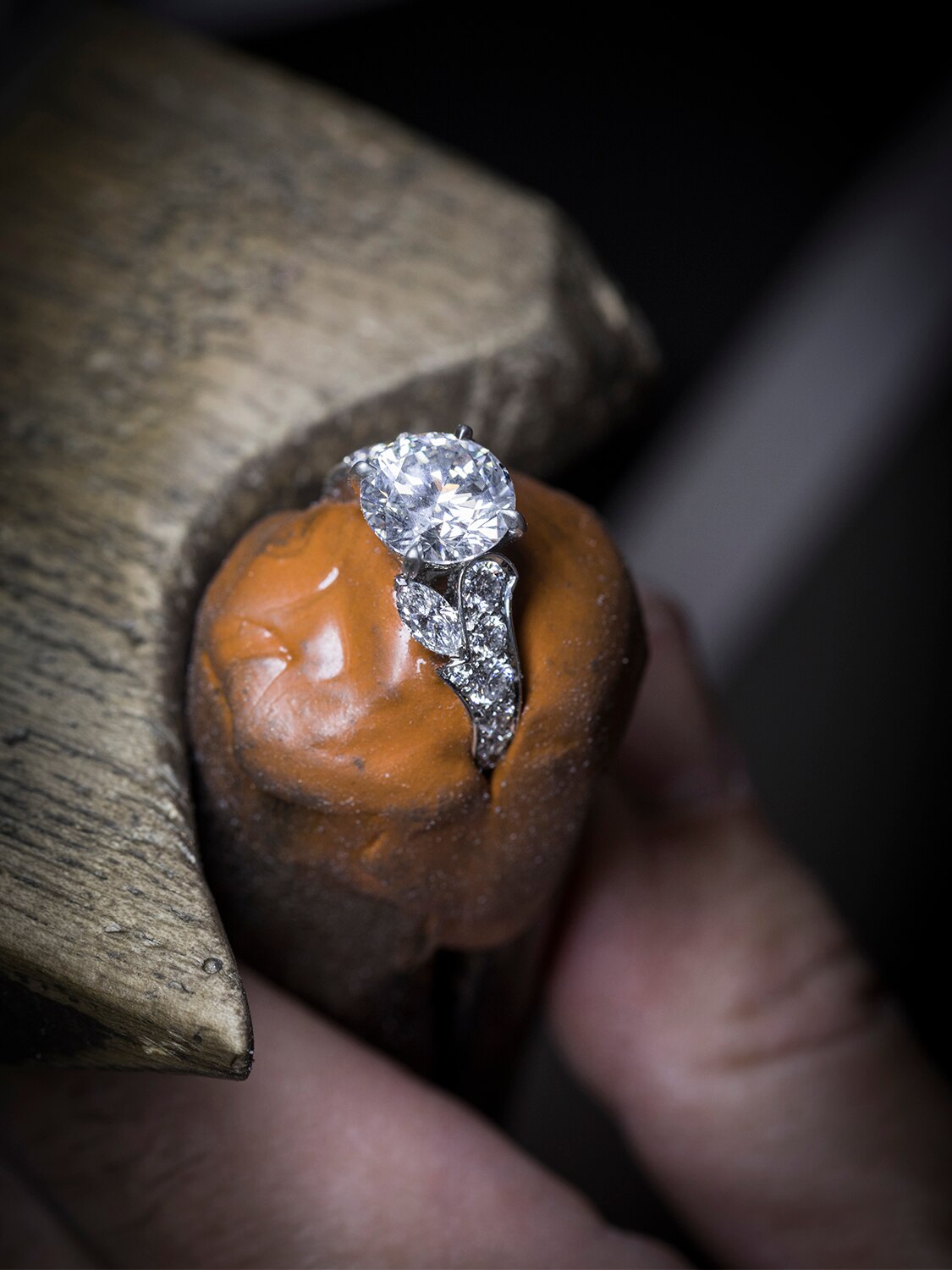 Jasmin solitaire, 4.96 ct platinum, craftsmanship, Unique Solitaires collection, Van Cleef & Arpels