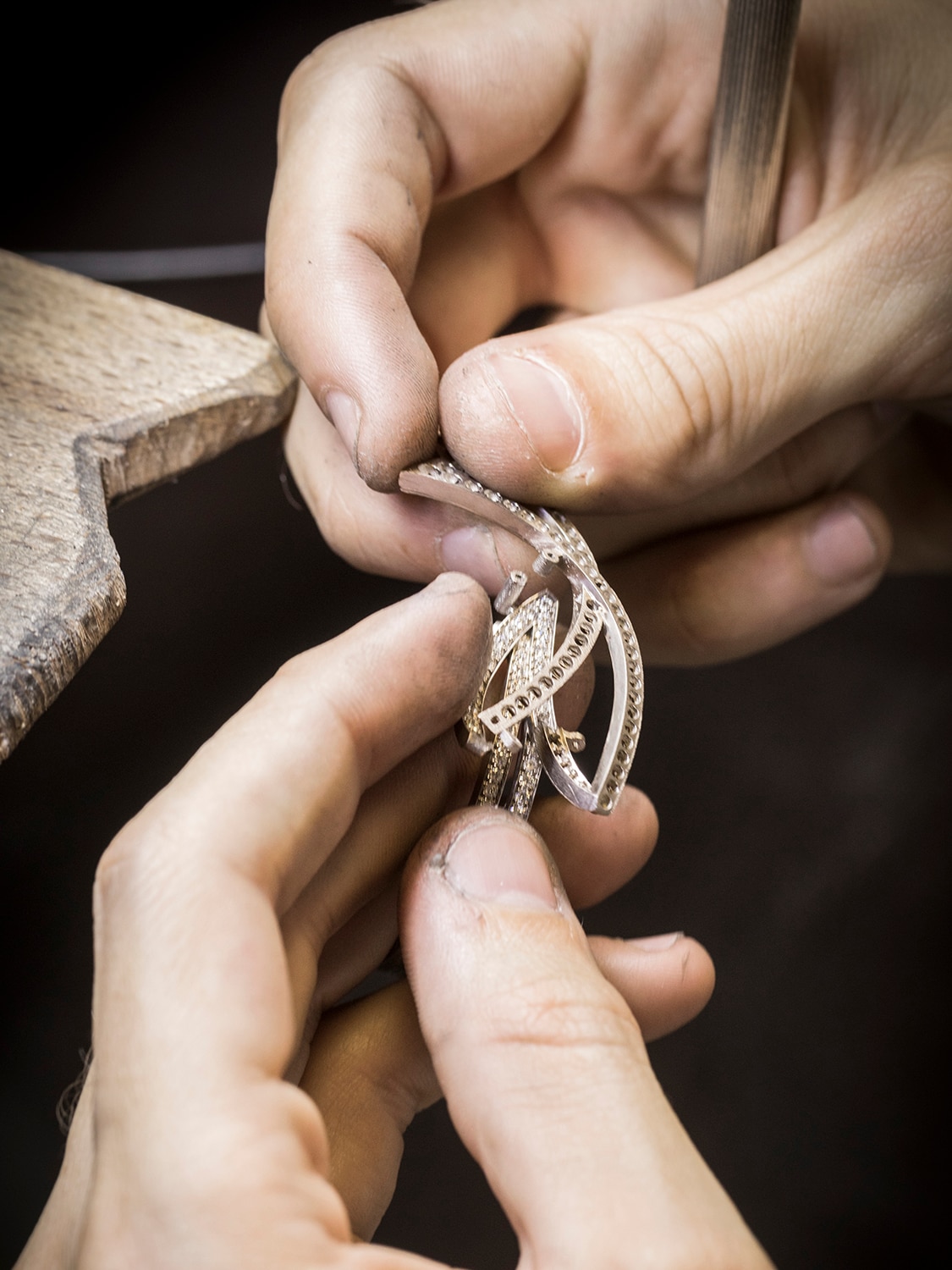 コントゥ ディヴェール ブレスレット、18K ホワイトゴールド、ダイヤモンド、クラフツマンシップ、コントゥ ディヴェール コレクション、ヴァン クリーフ＆アーペル