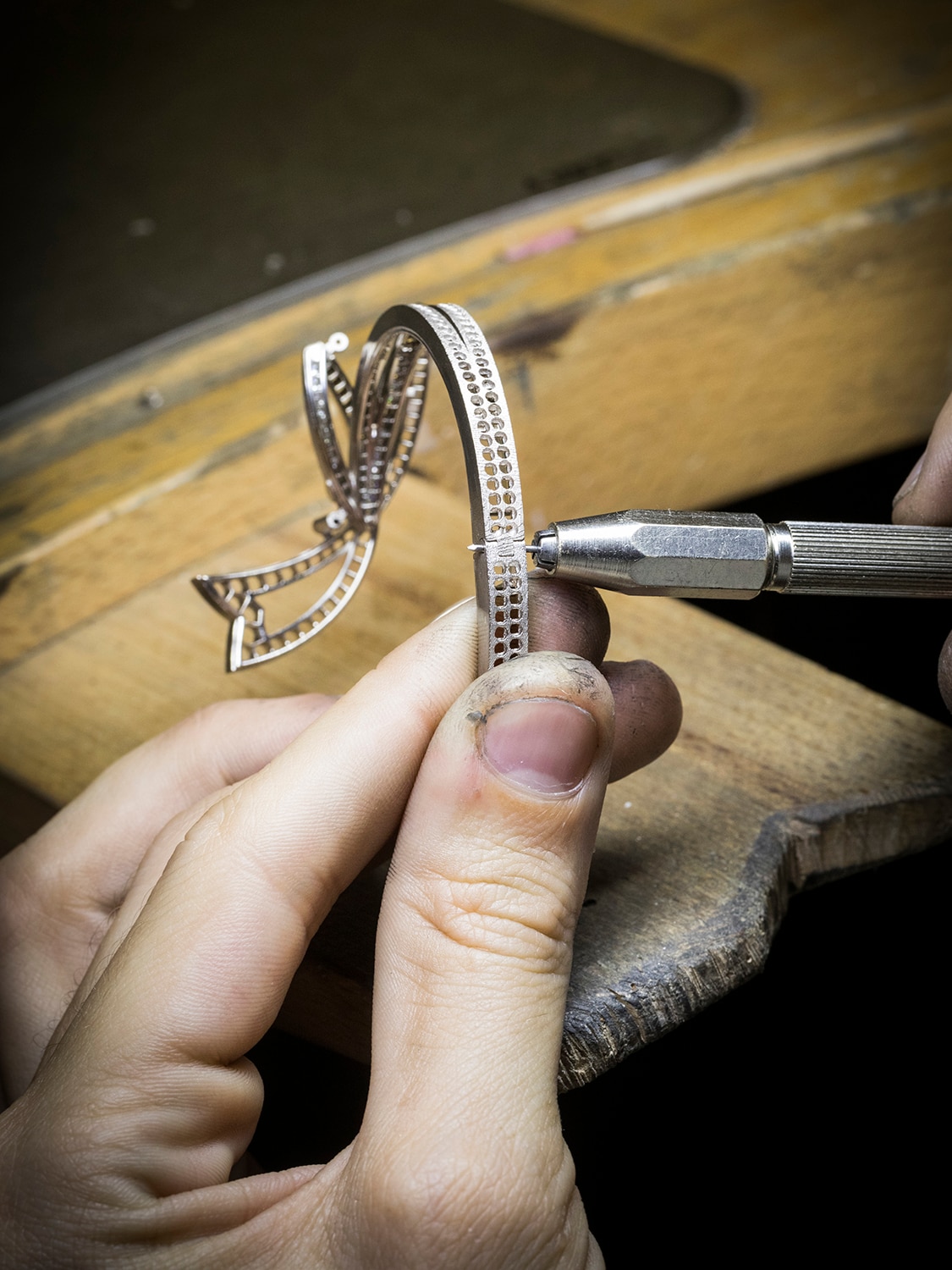 コントゥ ディヴェール ブレスレット、18K ホワイトゴールド、ダイヤモンド、クラフツマンシップ、コントゥ ディヴェール コレクション、ヴァン クリーフ＆アーペル