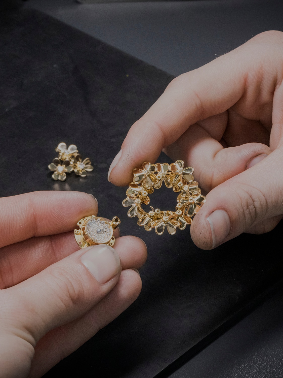 Frivole Secrète-horloge, 18K geelgoud, diamant, Frivole-collectie, Van Cleef & Arpels