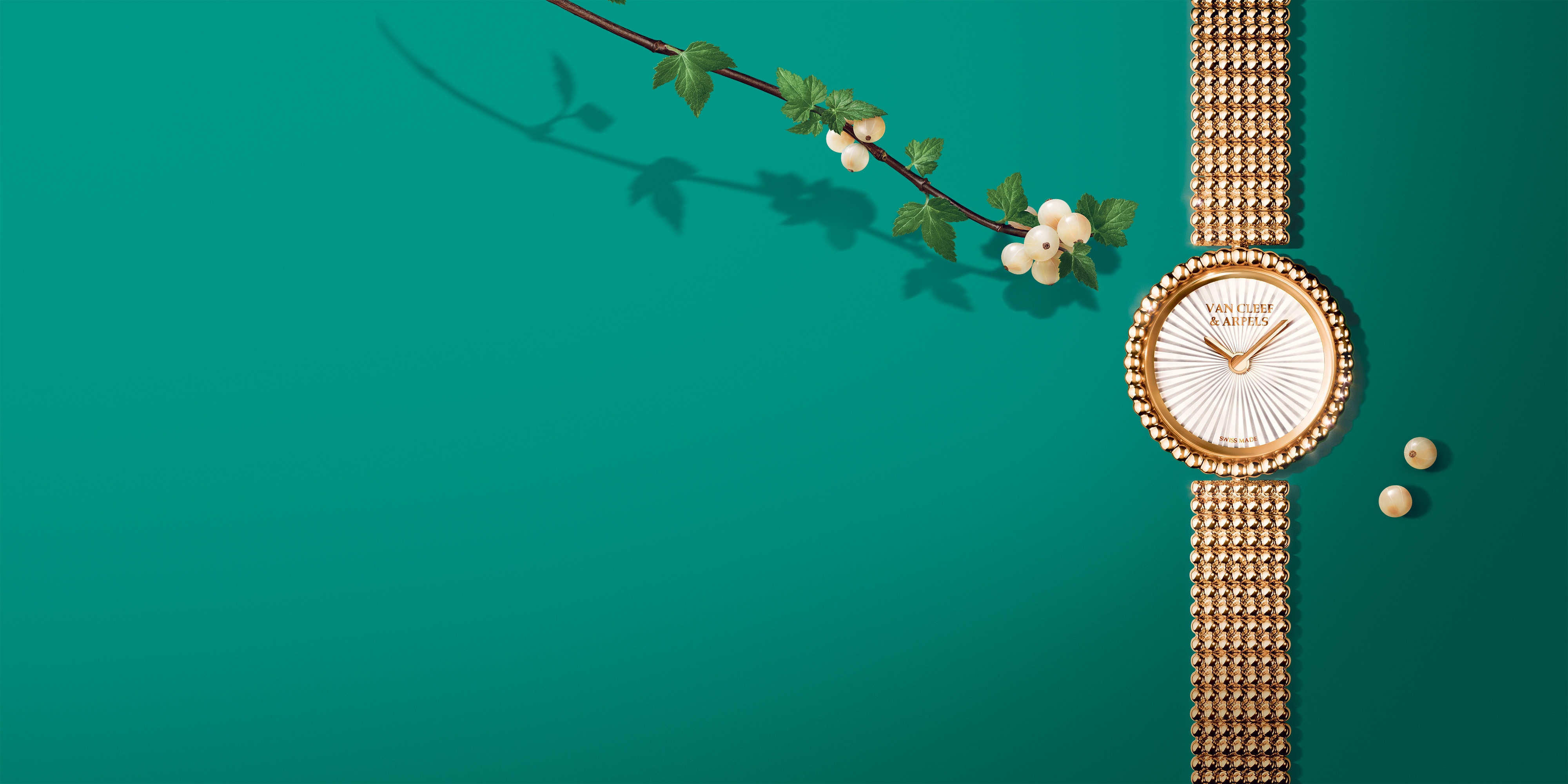 Frivole pendant, 3 flowers, mini model 18K yellow gold