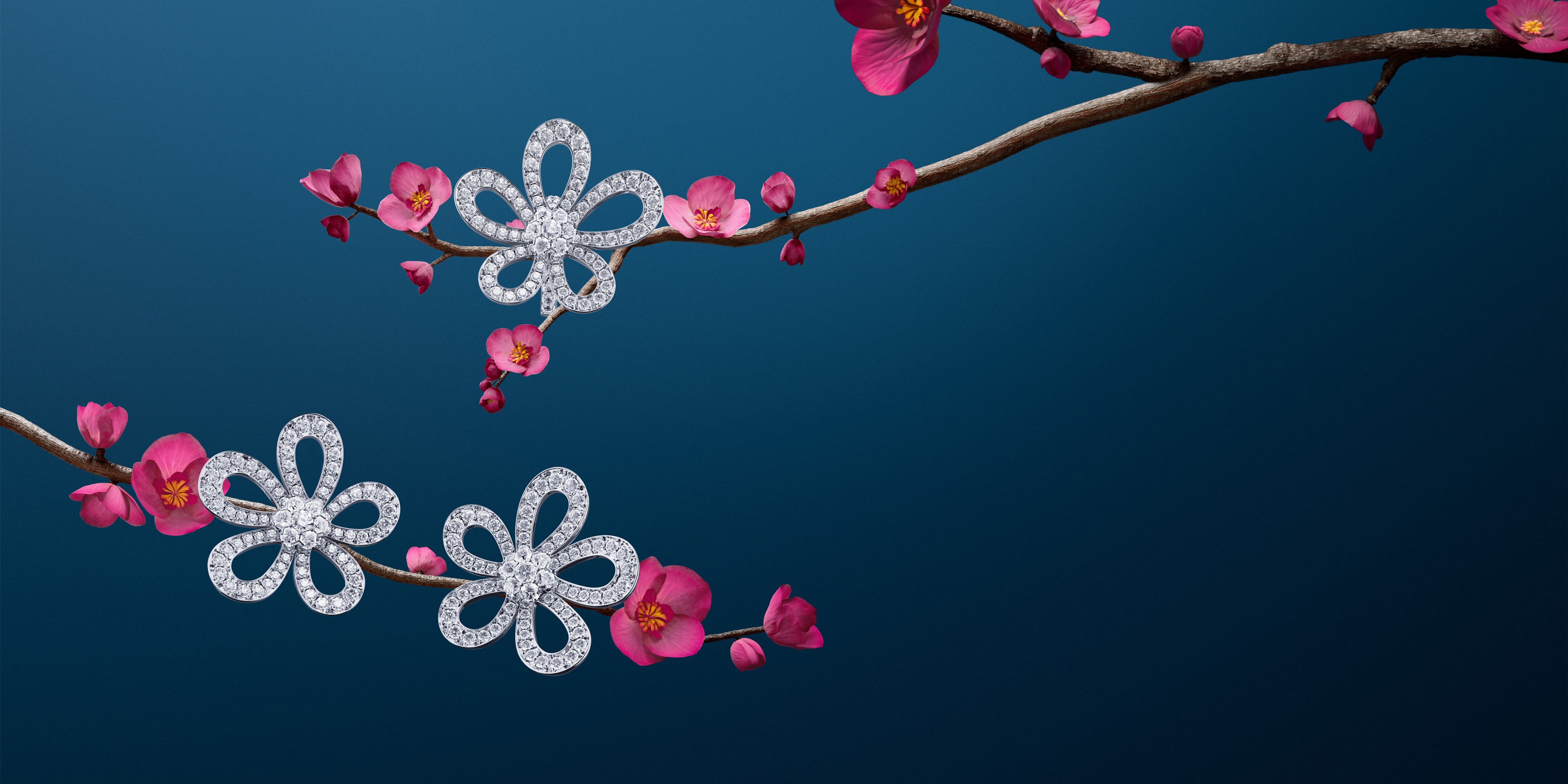 Flowerlace earrings and ring, 18K white gold, diamonds. Flowerlace High Jewelry collection, Van Cleef & Arpels.