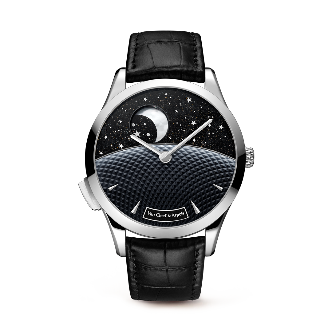 ミッドナイト ジュール ニュイ ファーズ ドゥ リュンヌ ウォッチ、ホワイトゴールド、イエローゴールド、ホワイト マザーオブパール、アベンチュリンガラス、ムーンフェイズとデイ／ナイト表示を搭載した自動巻き機械式ムーブメント、オンデマンド アニメーション。ポエティック コンプリケーション コレクション、ヴァン クリーフ＆アーペル。