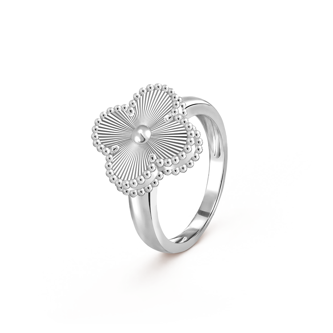 ヴィンテージ アルハンブラ リング、ロジウムコーティングが施された18K ギヨシェ ホワイトゴールド。アルハンブラ コレクション、ヴァン クリーフ＆アーペル。