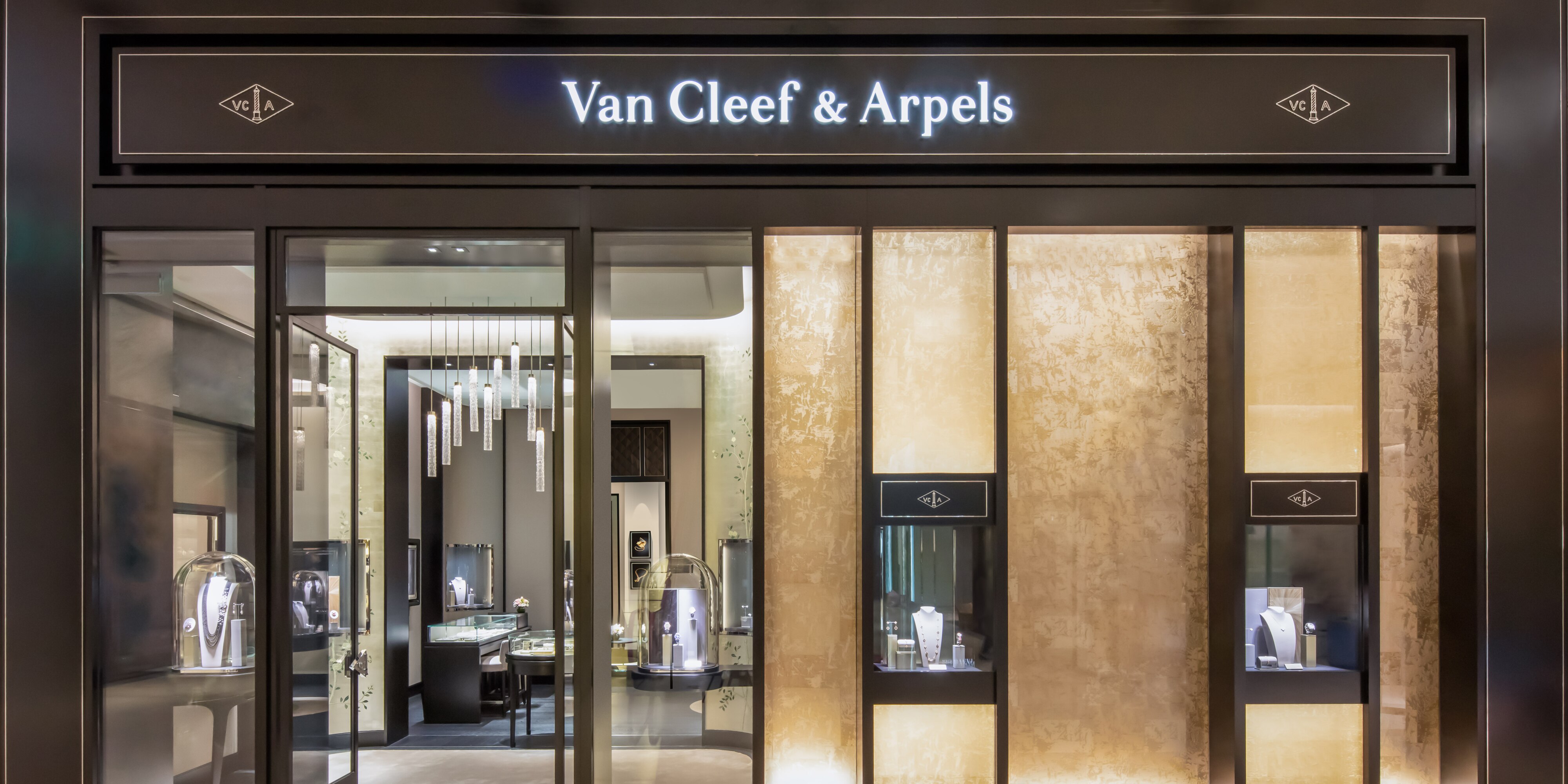 Maison Van Cleef Arpels Jewelry And High Jewelry Place Vend me In 