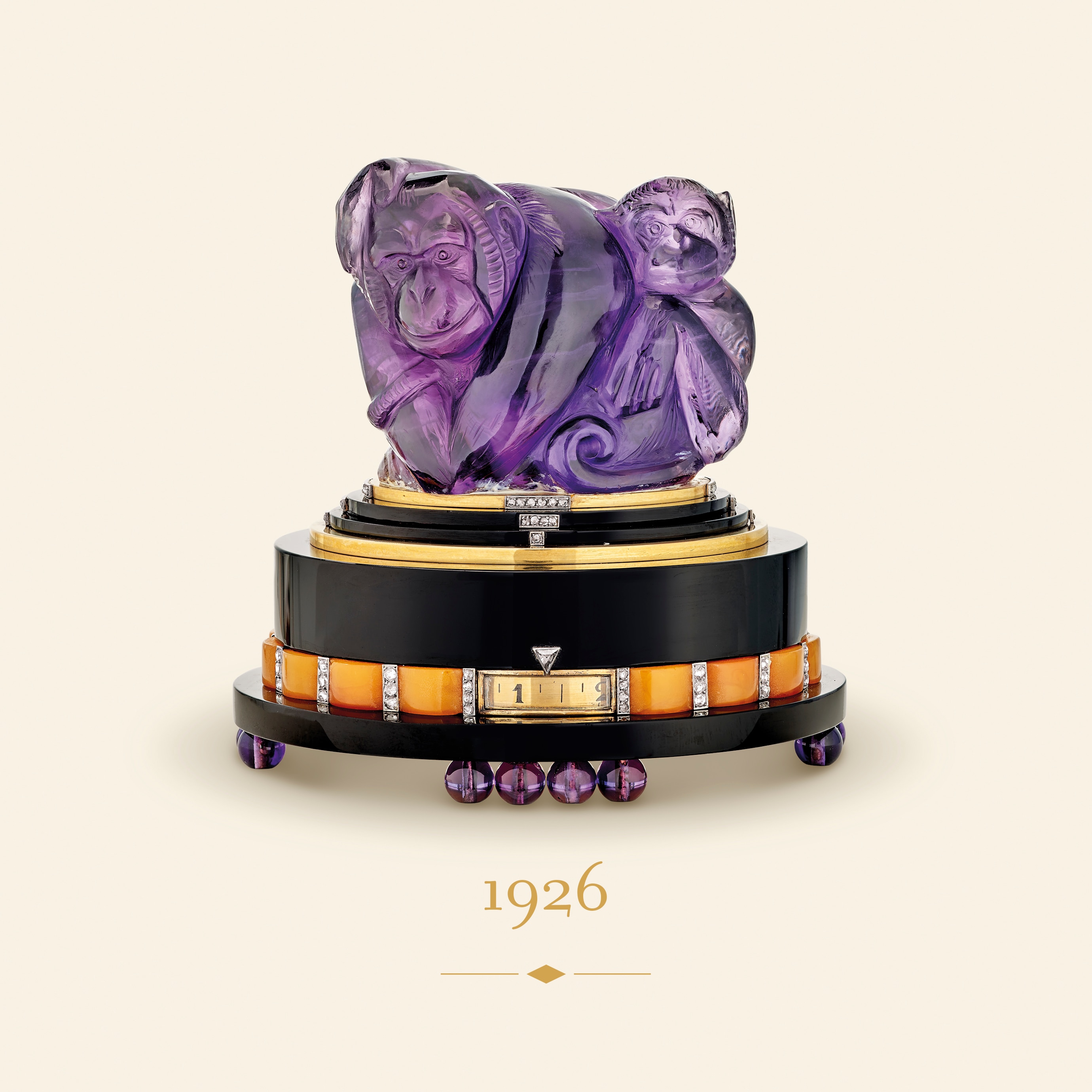 ساعة، 1926. بلاتين، ذهب أصفر، جَمَشْت، أونيكس، كهرمان، ماس. مجموعة دار فان كليف أند آربلز