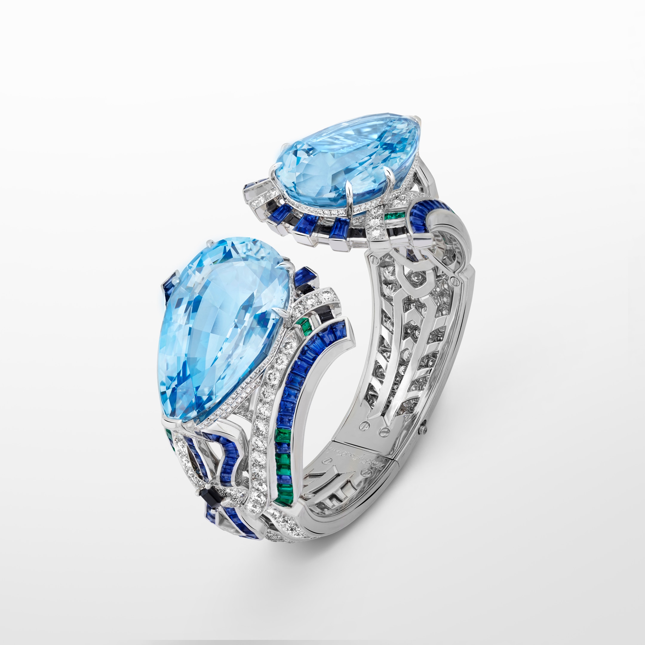 Fiore bracelet. White gold, one pear-shaped aquamarine of 50.87 carats, one pear-shaped aquamarine of 50.50 carats, sapphires, emeralds, black spinels, diamonds. Romeo & Juliet collection, 2019
