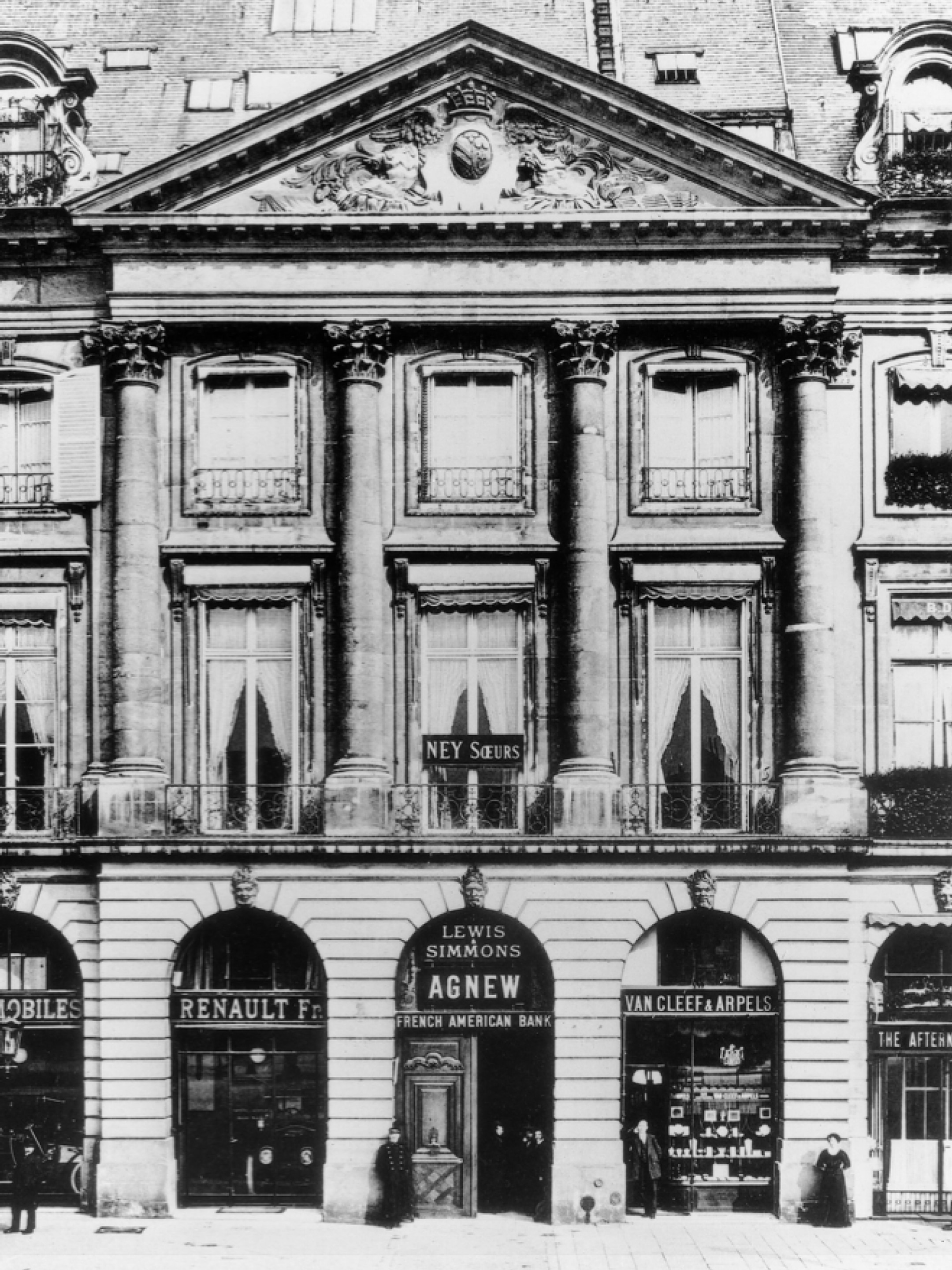 芳登广场22号首家Van Cleef & Arpels梵克雅宝精品店外立面，约1906年。Van Cleef & Arpels梵克雅宝档案。