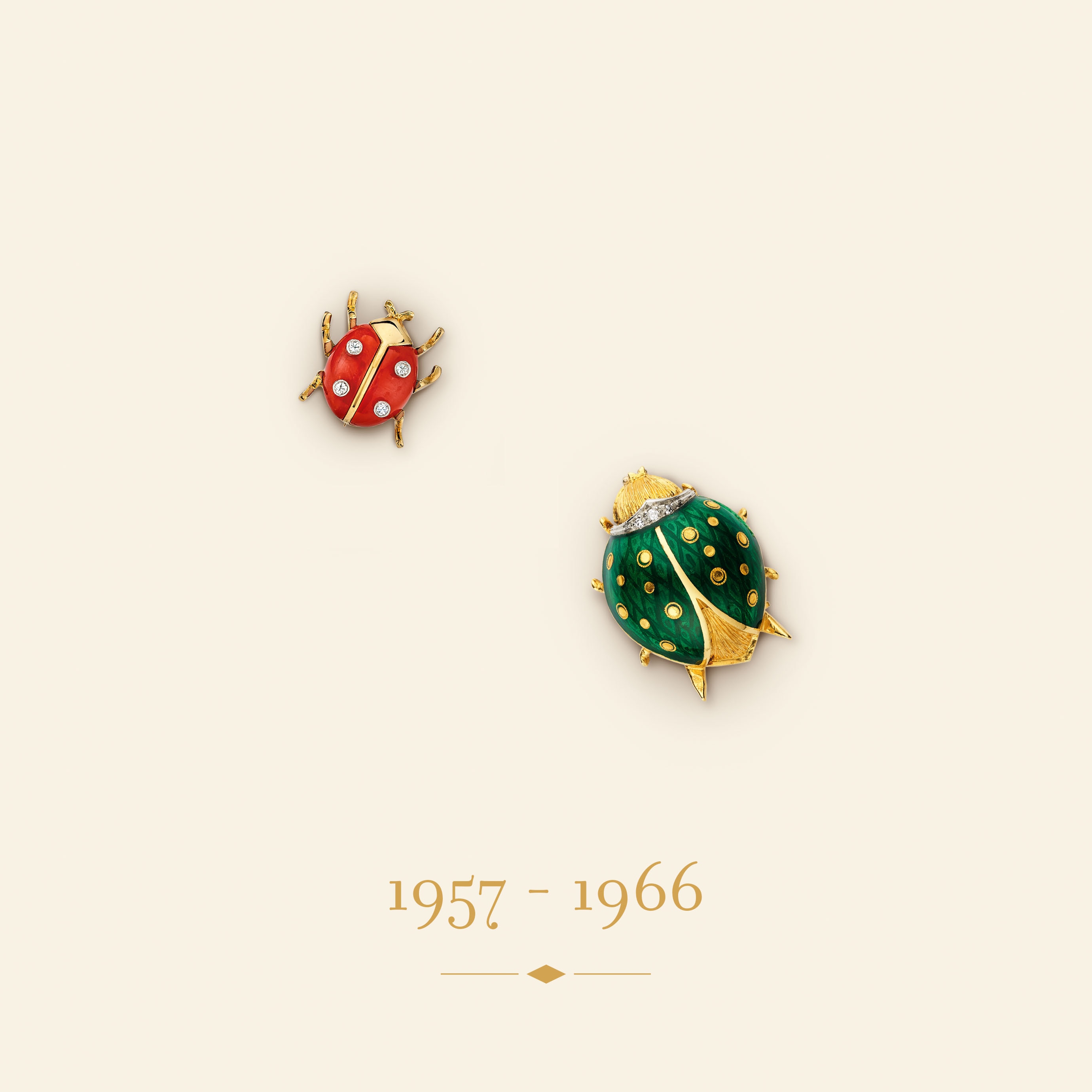 Spille Coccinelle, 1957 e 1966. Oro giallo, oro bianco, platino, corallo, smalto, diamanti. Collezione Van Cleef & Arpels.