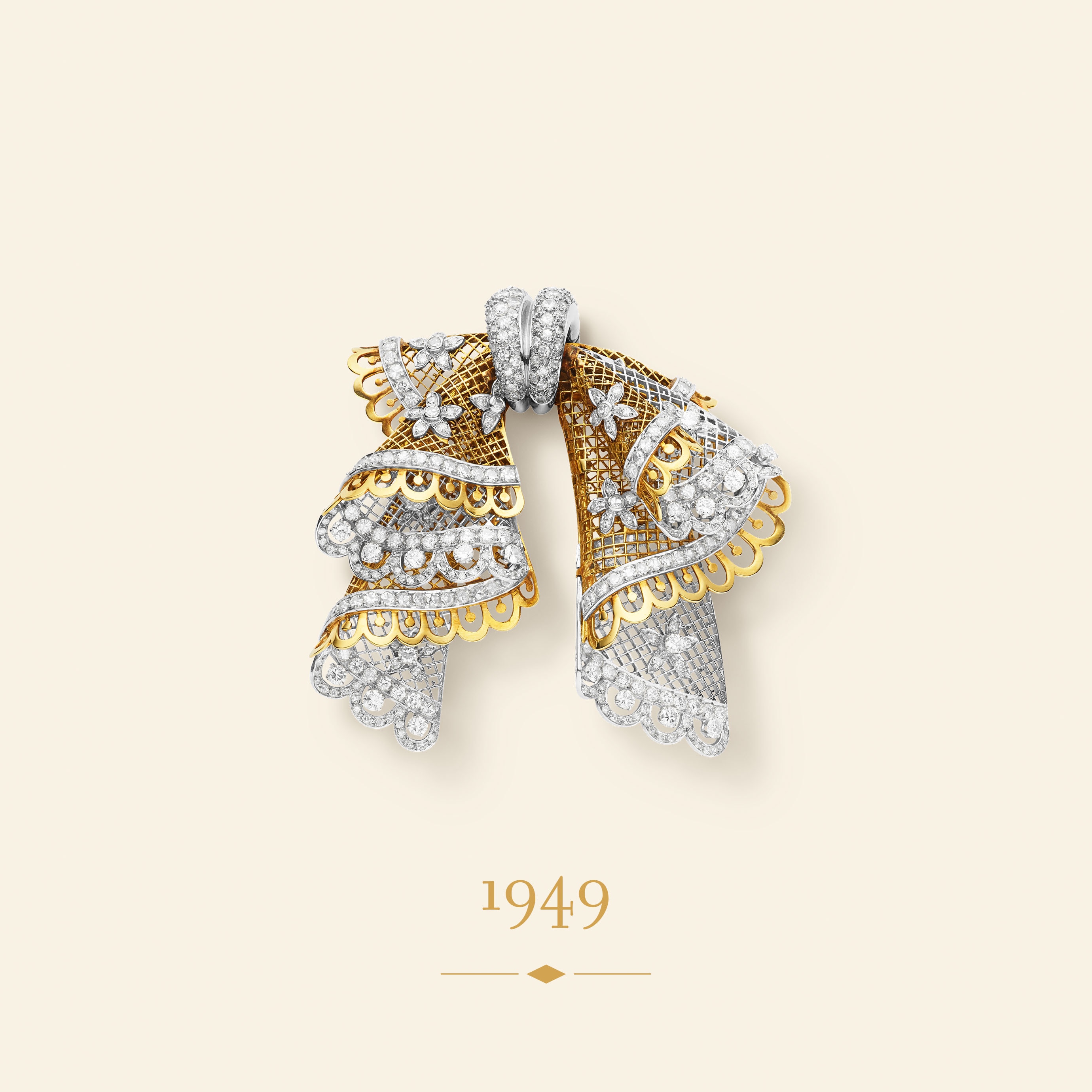 Lace Bow clip, 1949​. Platinum, yellow gold, diamonds​. Van Cleef & Arpels Collection.