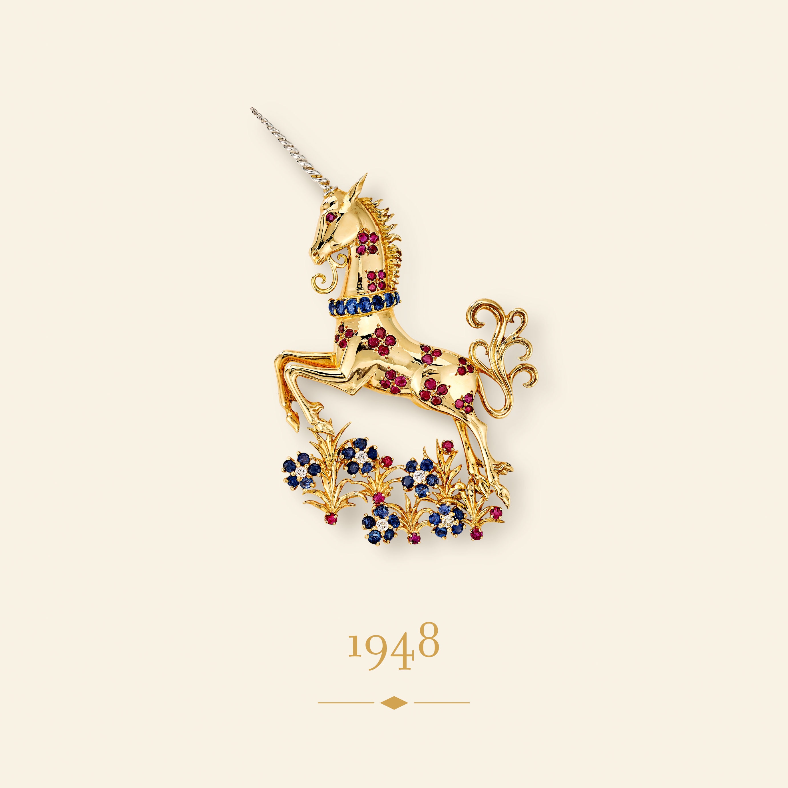 Clip Unicornio, 1948. Oro amarillo, oro blanco, rubíes, zafiros, diamantes. Colección Van Cleef & Arpels.