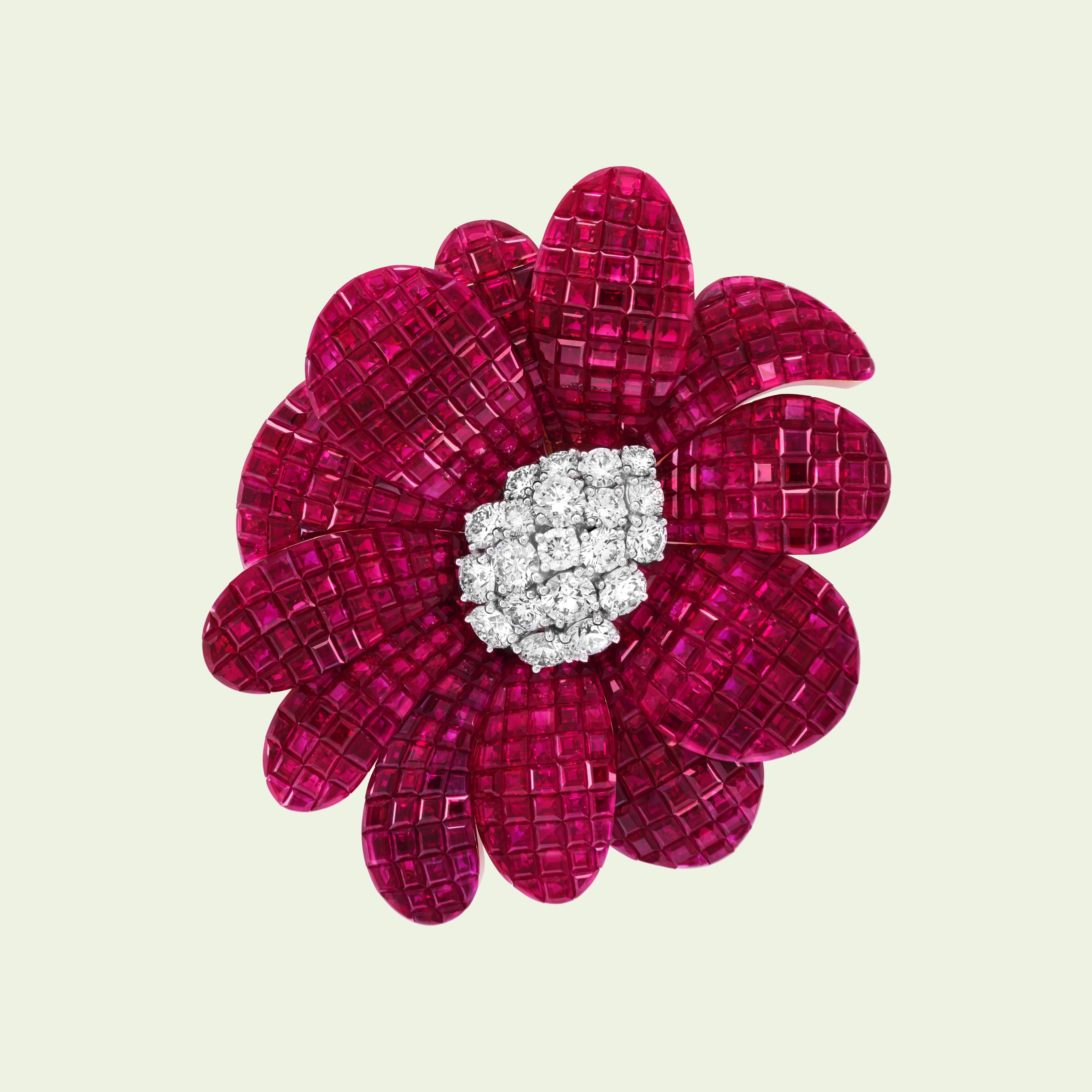 Clip Cadix, oro blanco, platino, oro rosa, rubíes Traditional Mystery Set, diamantes, colección Flowers, Van Cleef & Arpels