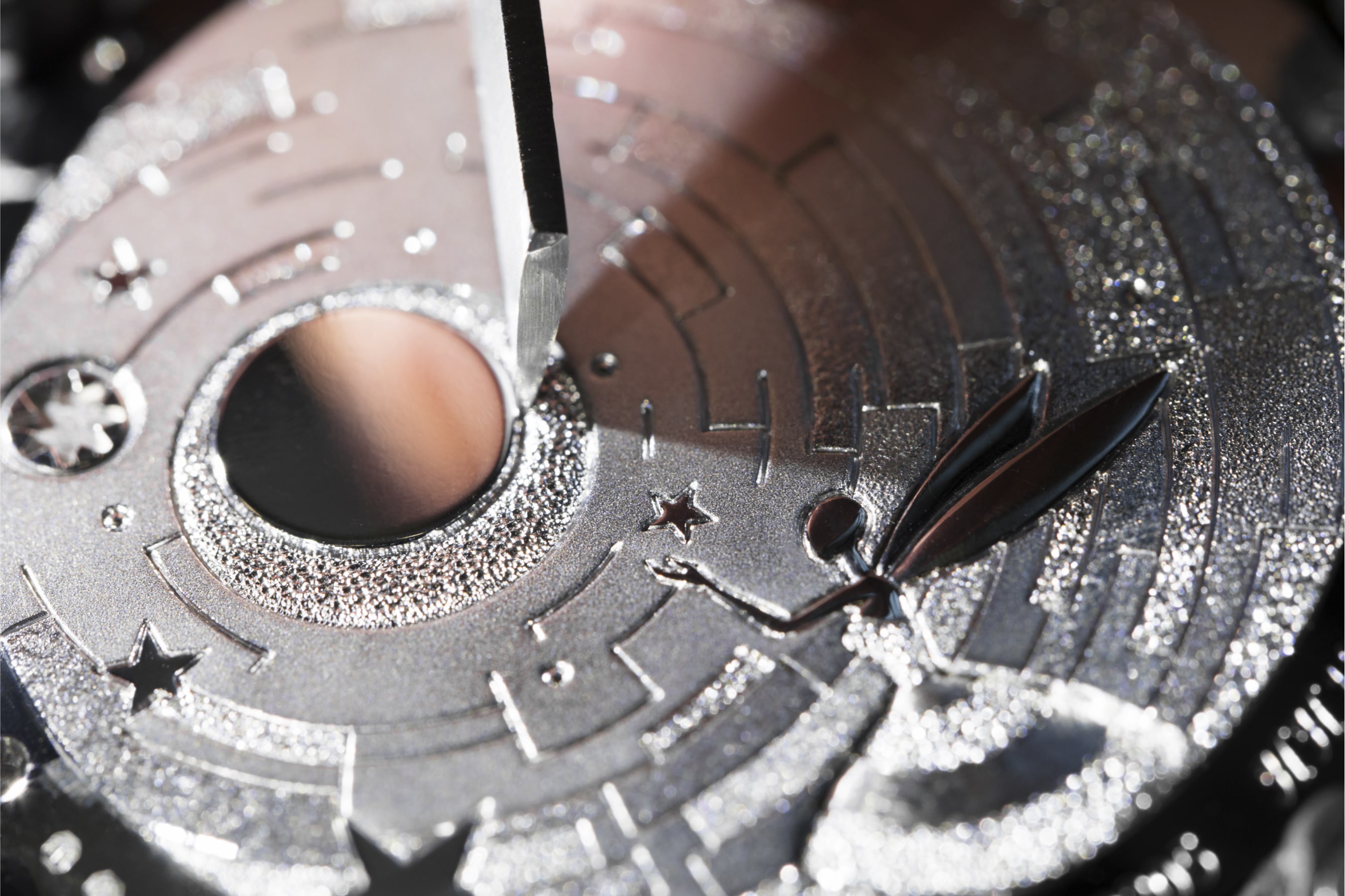 Hand-engraving of the Moon on the back of the case, Lady Arpels Lune Féerique watch, Extraordinary Dials collections, Van Cleef & Arpels.