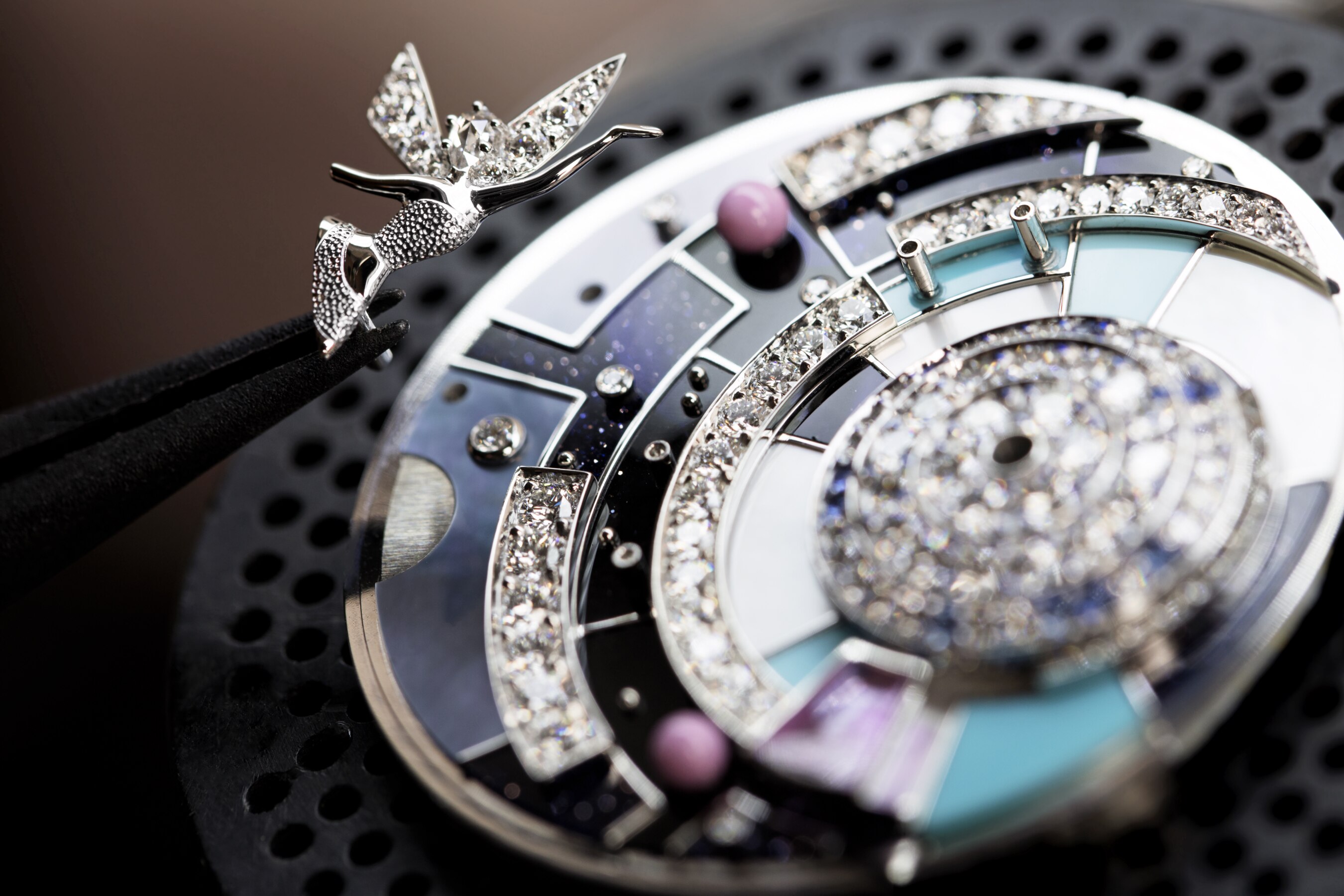 Assembling the fairy on the dial, Lady Arpels Lune Féerique watch, Extraordinary Dials collections, Van Cleef & Arpels.