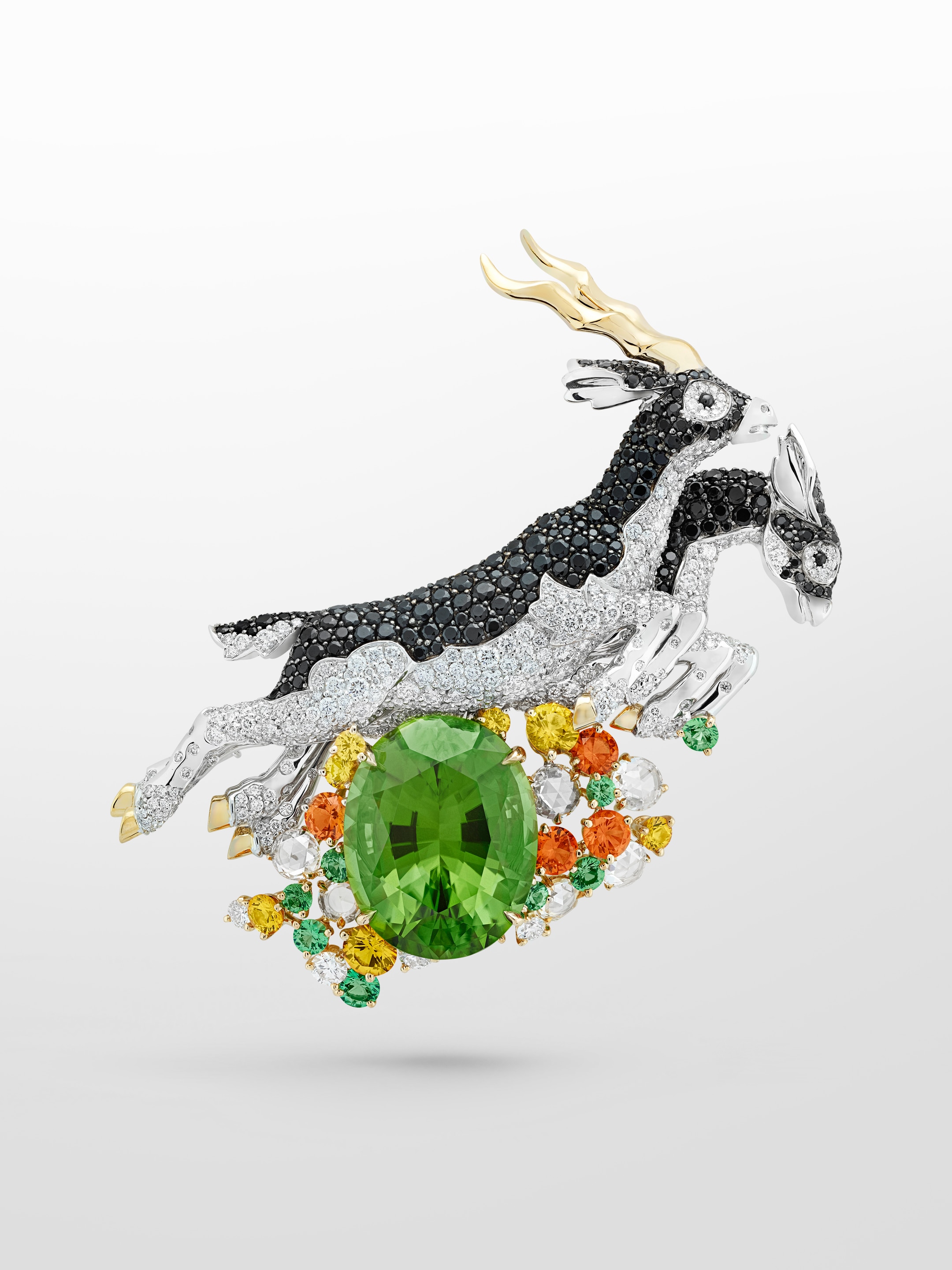 Antilopes clip. 18K white gold, 18K yellow gold, one oval-cut peridot of 21.59 carats, yellow sapphires, spessartite garnets, tsavorite garnets, black spinels, diamonds. L'Arche de Noé racontée par Van Cleef & Arpels collection, 2016