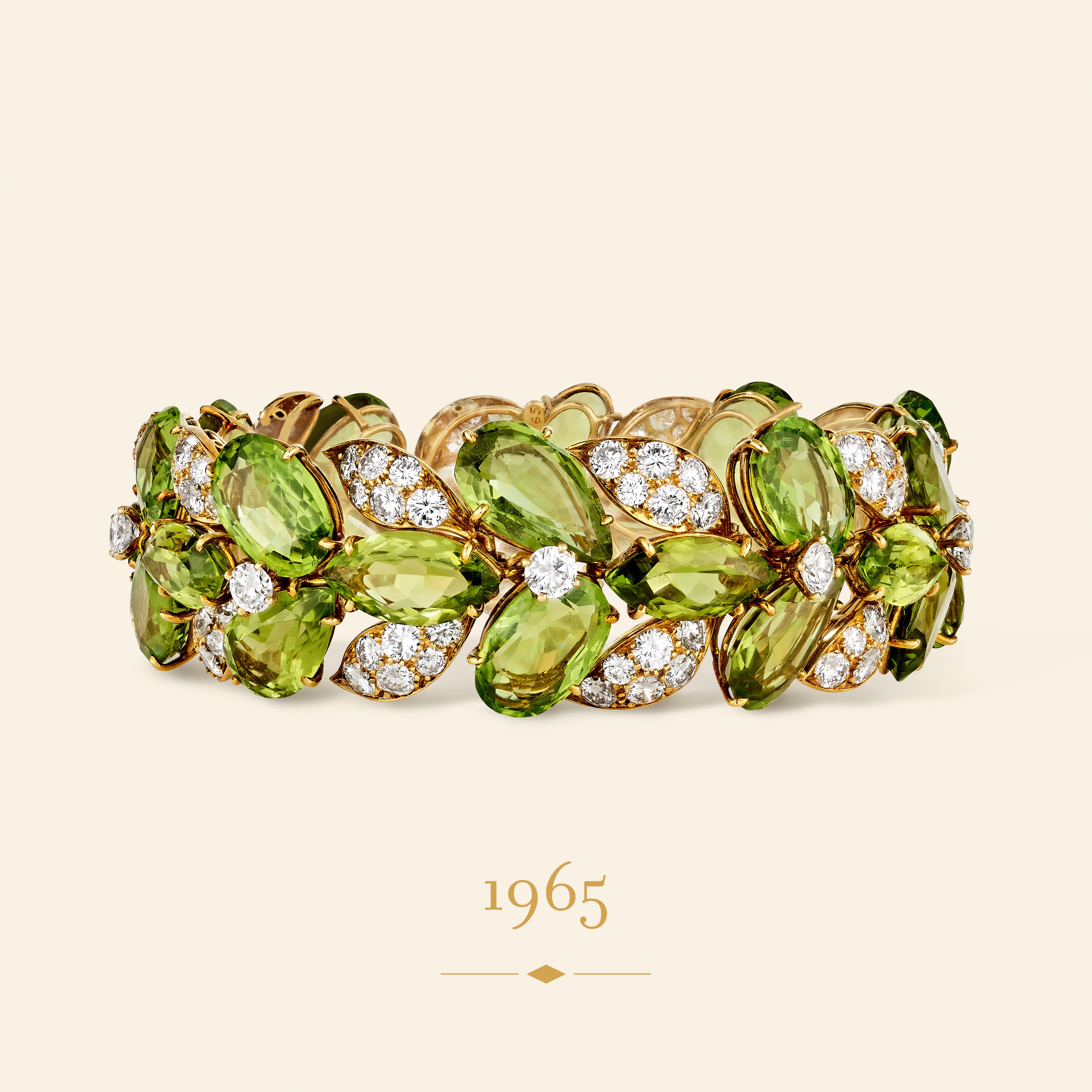 Bracelet, 1965. Or jaune, or blanc, péridots, diamants. Collection Van Cleef & Arpels