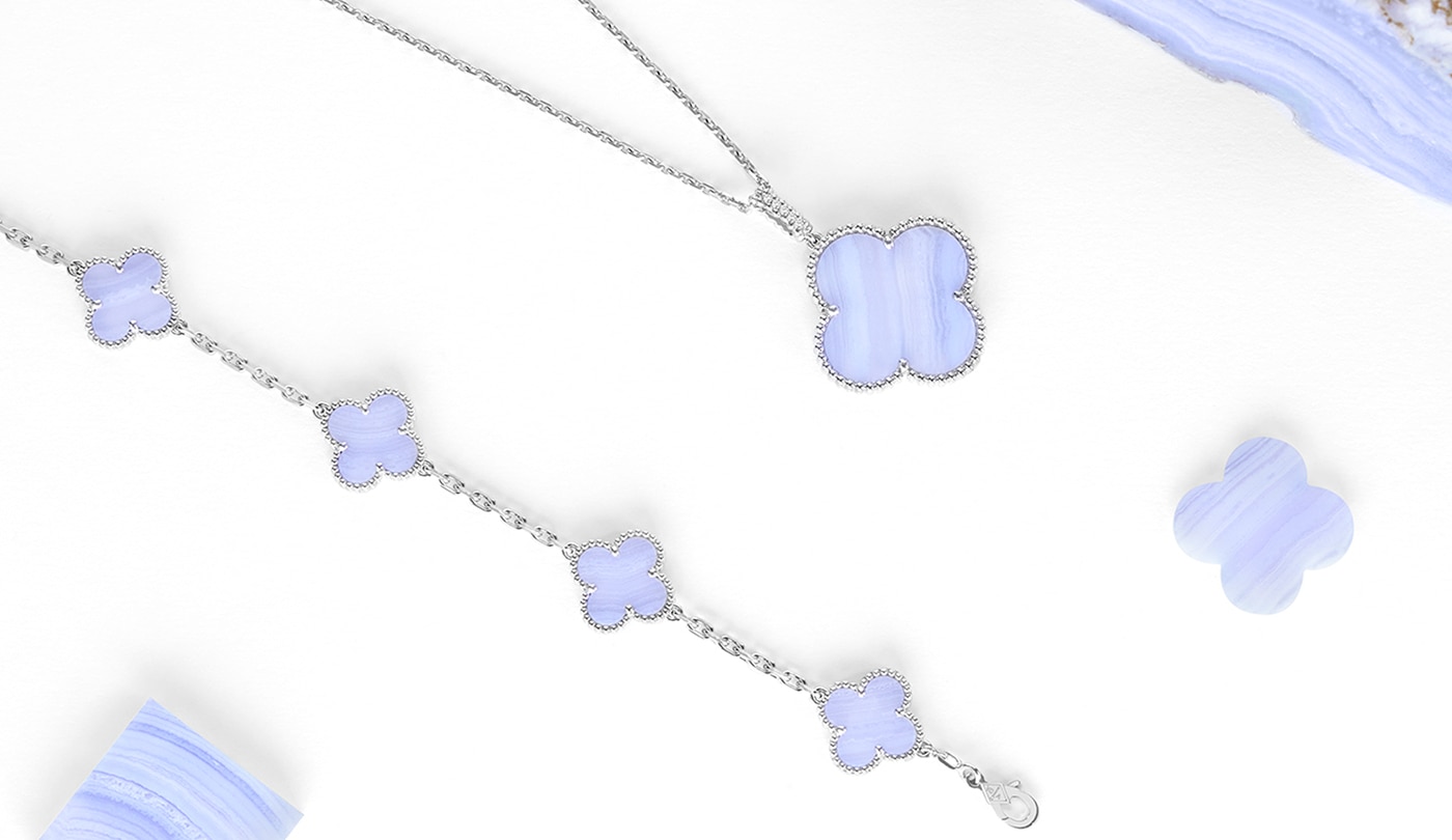 การเตรียมงานประดับบนเข็มกลัด Fée des mers จาก Van Cleef & Arpels