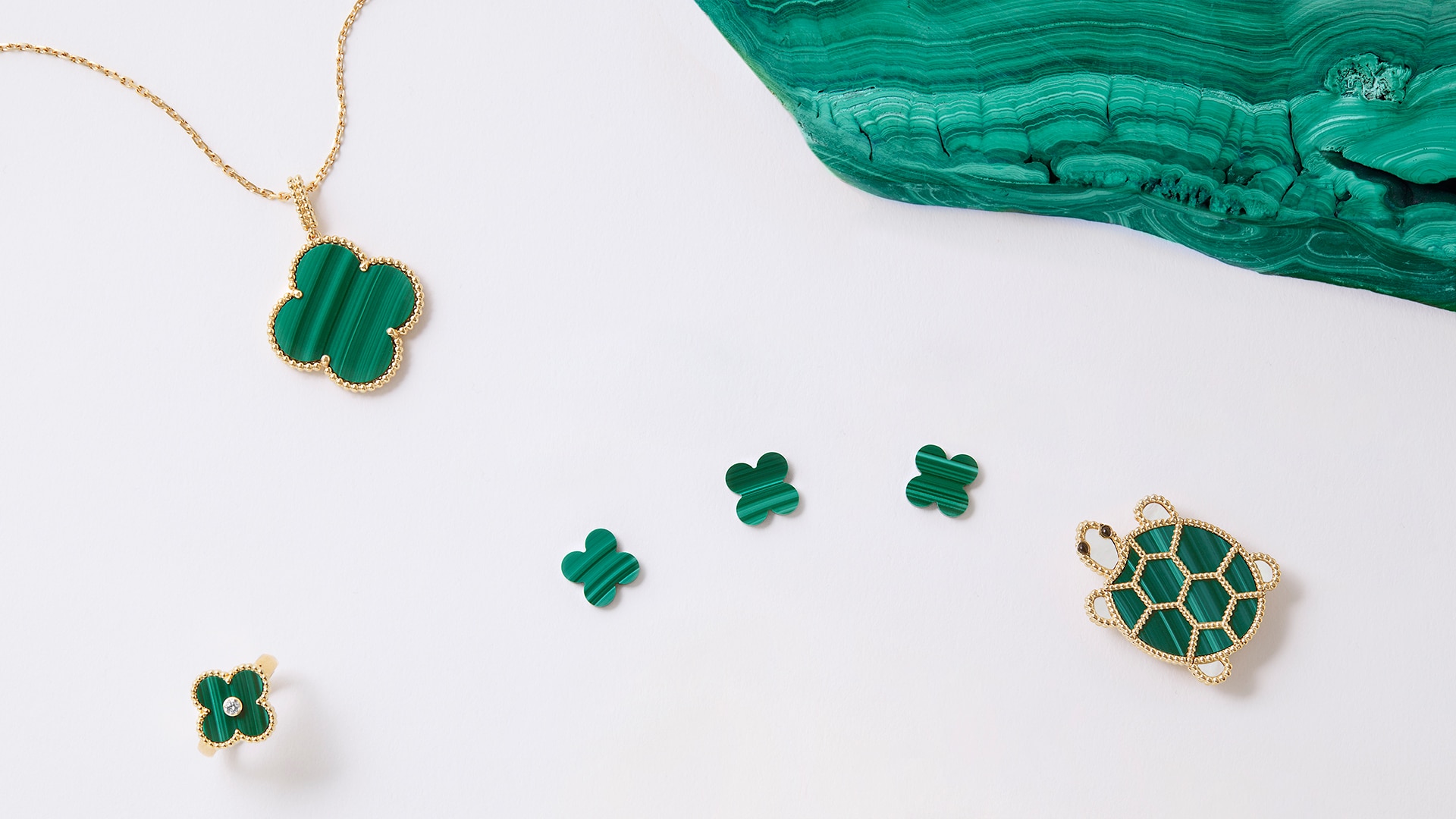 Malachite positioning, Lucky Animals Turtle clip, yellow gold, malachite, mother-of-pearl, onyx, Van Cleef & Arpels