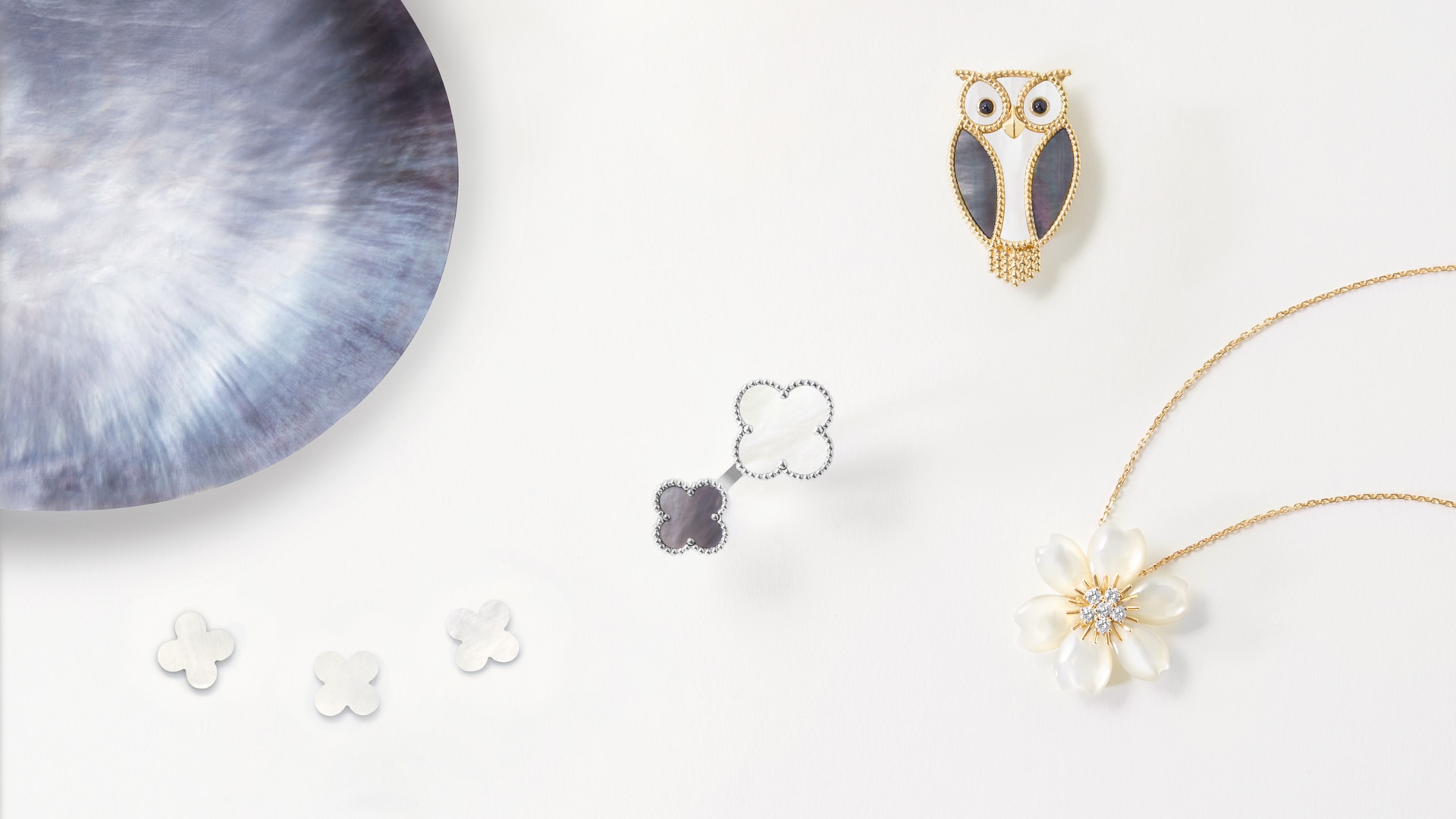 Mother of pearl setting , Vintage Alhambra bracelet, 5 motifs, yellow gold, white mother-of-pearl, Van Cleef & Arpels