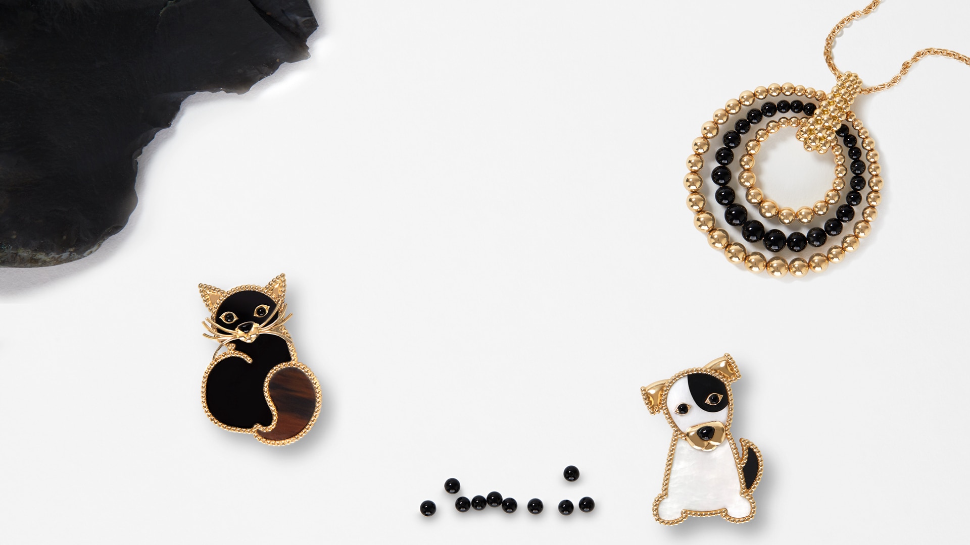Rose de Noël clip, medium model, yellow gold, onyx, diamonds, Van Cleef & Arpels
