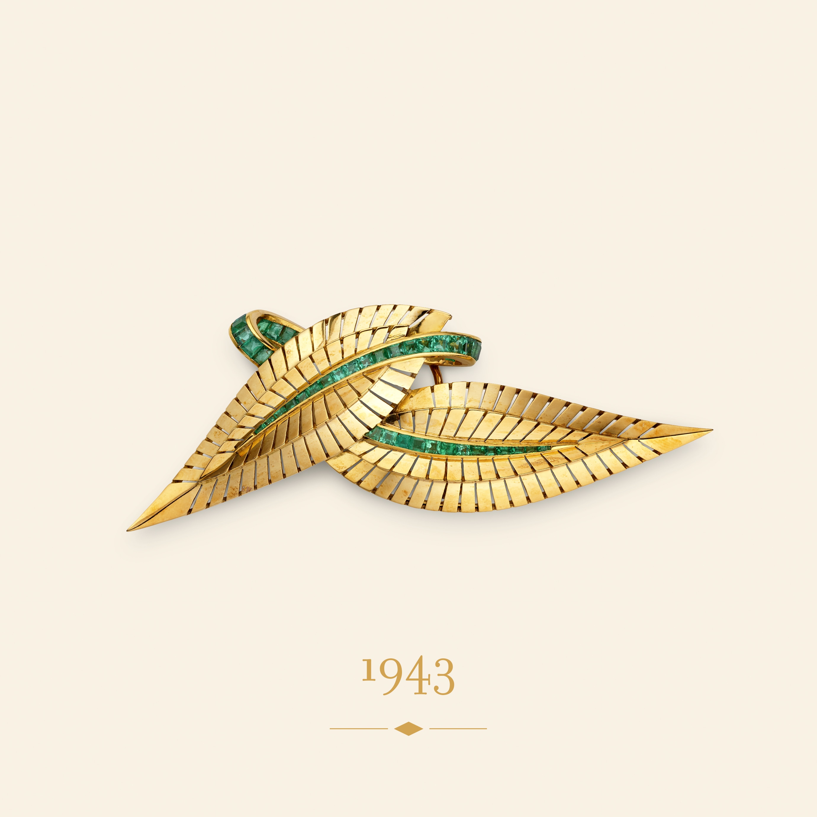 Two-leaf胸针，1943年。黄K金，祖母绿。Van Cleef & Arpels梵克雅宝典藏。