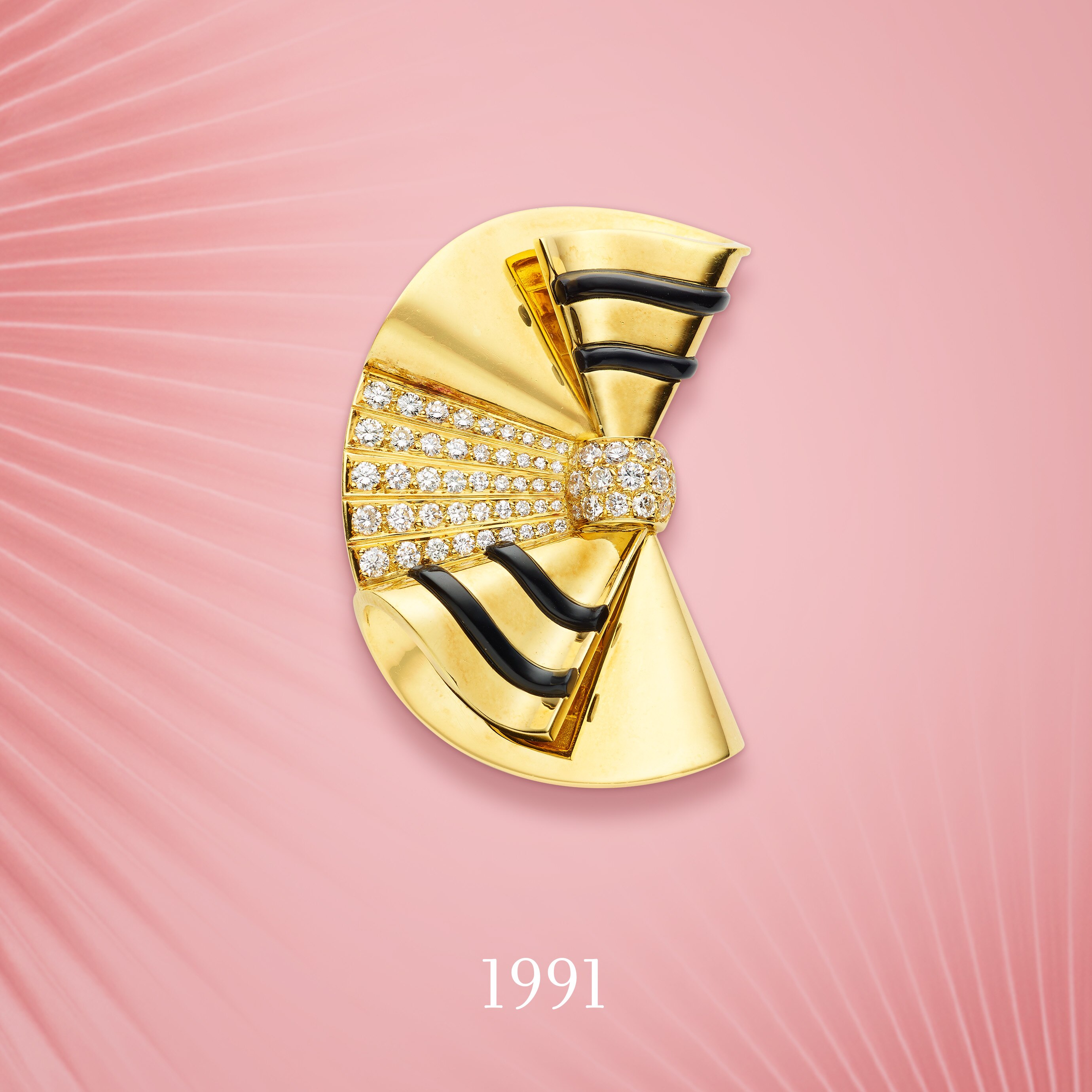 Mistinguett clip, 1991. 18K yellow gold, rose gold, onyx, diamonds. Van Cleef & Arpels Collection.