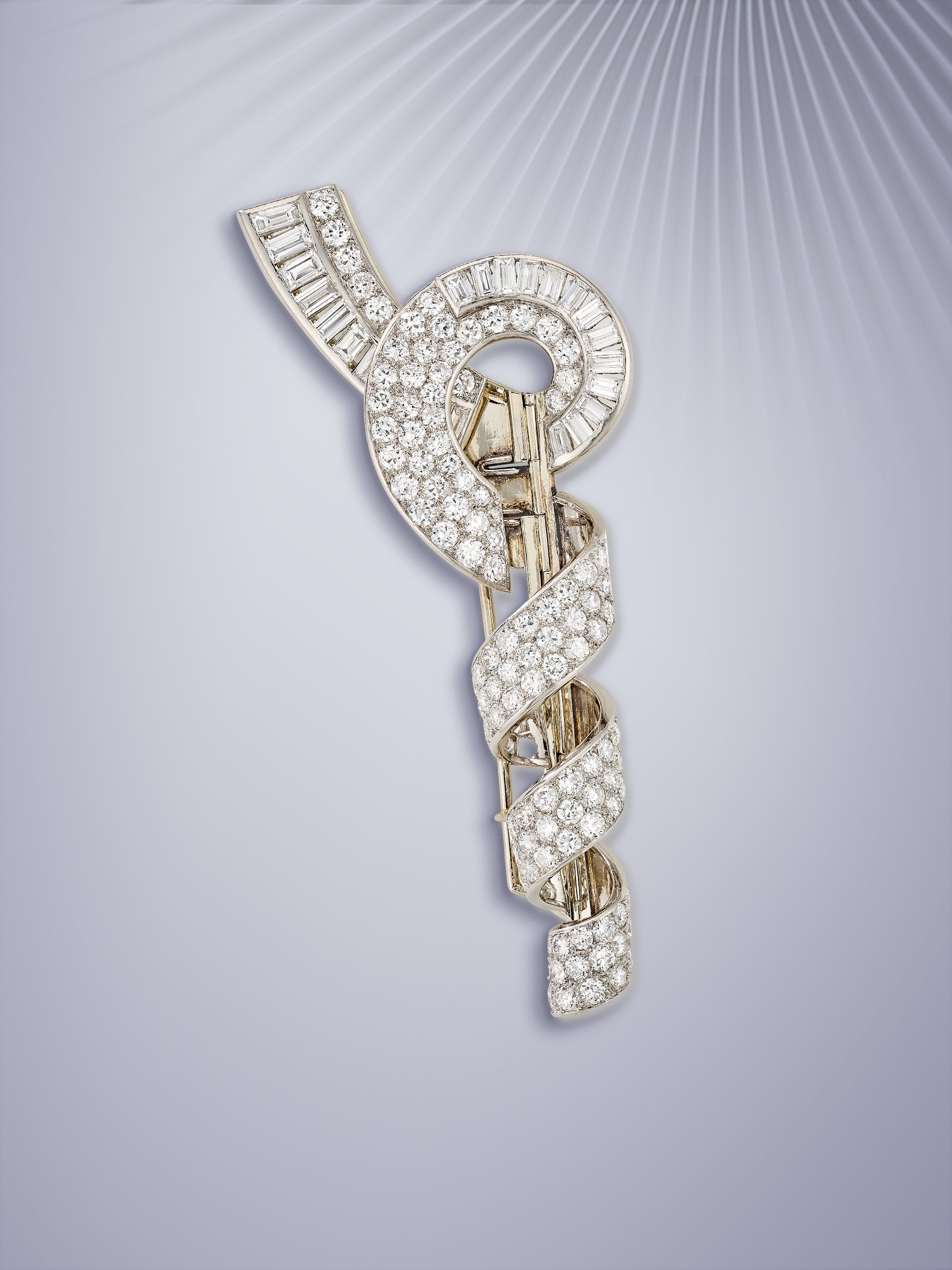 Wood shaving clip, 1935. 18K yellow gold, platinum, diamonds. Van Cleef & Arpels Collection.