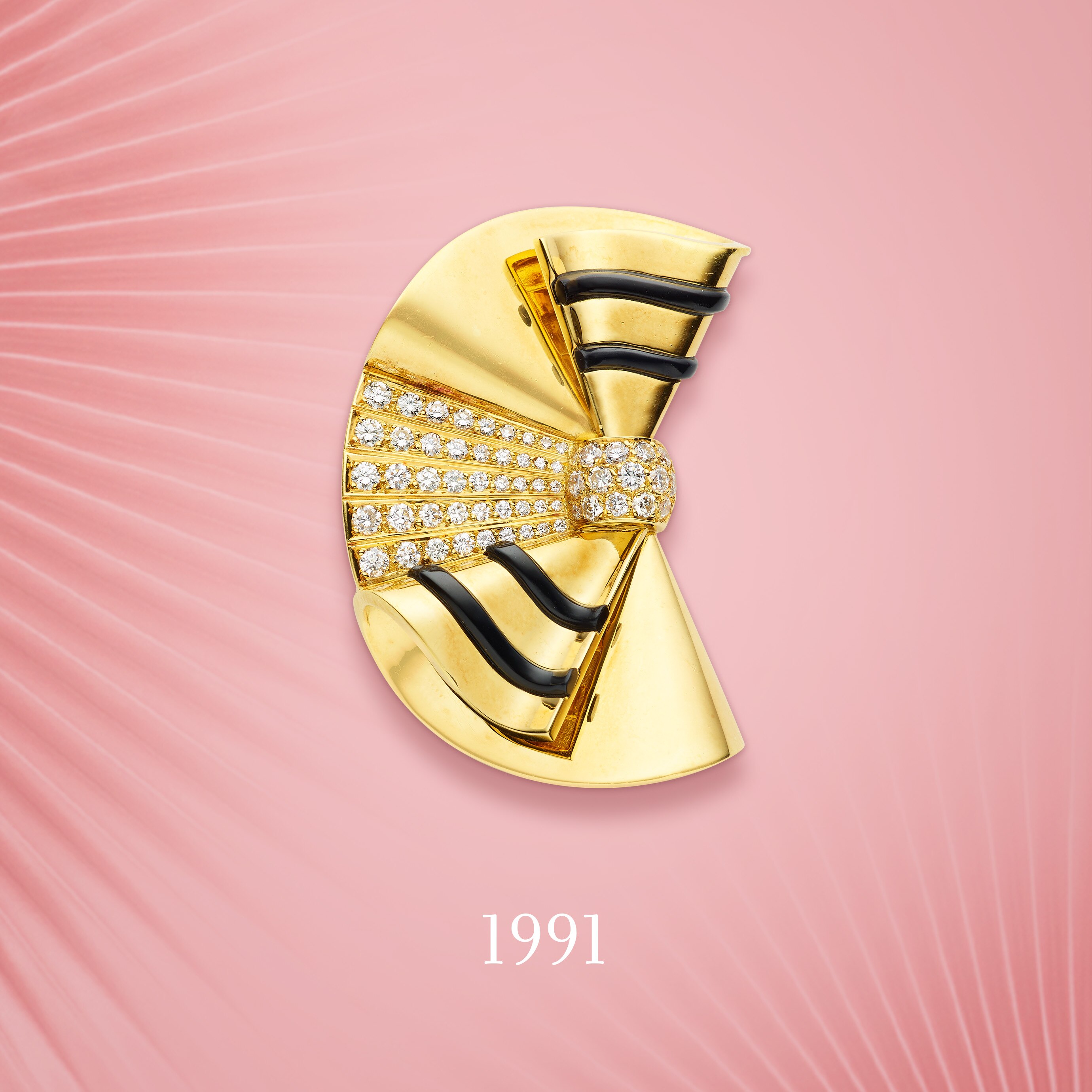 Mistinguett clip, 1991. 18K yellow gold, rose gold, onyx, diamonds. Van Cleef & Arpels Collection.