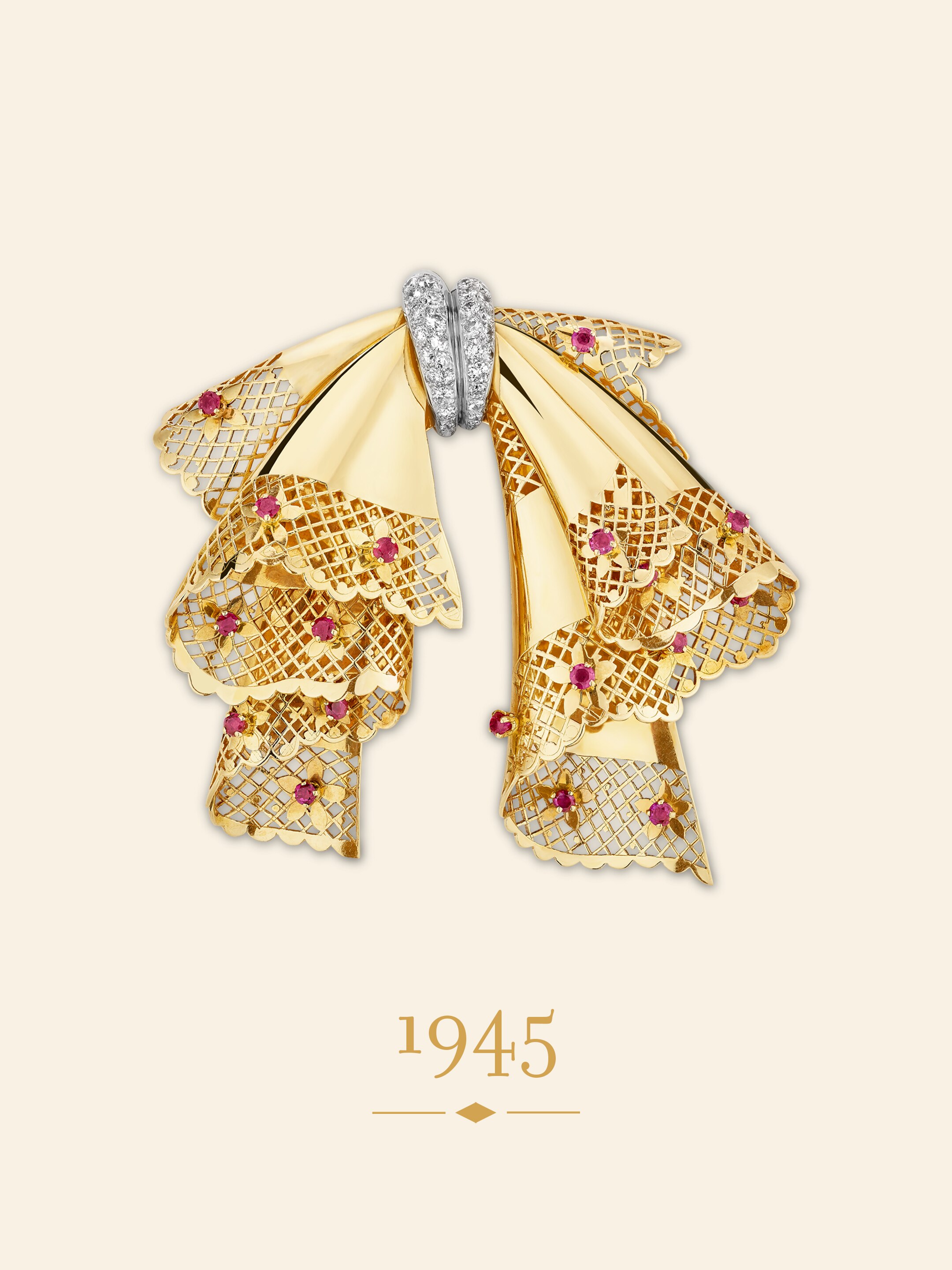 مشبك بو، 1945. ذهب أصفر، ذهب وردي، بلاتين، ياقوت، ماس. مجموعة دار فان كليف أند آربلز.