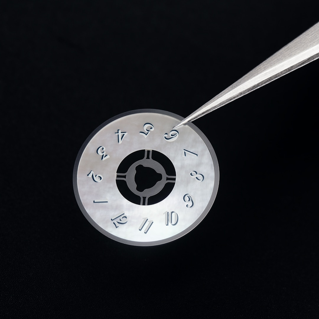 تجميع حركة ساعة لايدي فيري، دار فان كليف أند آربلز.