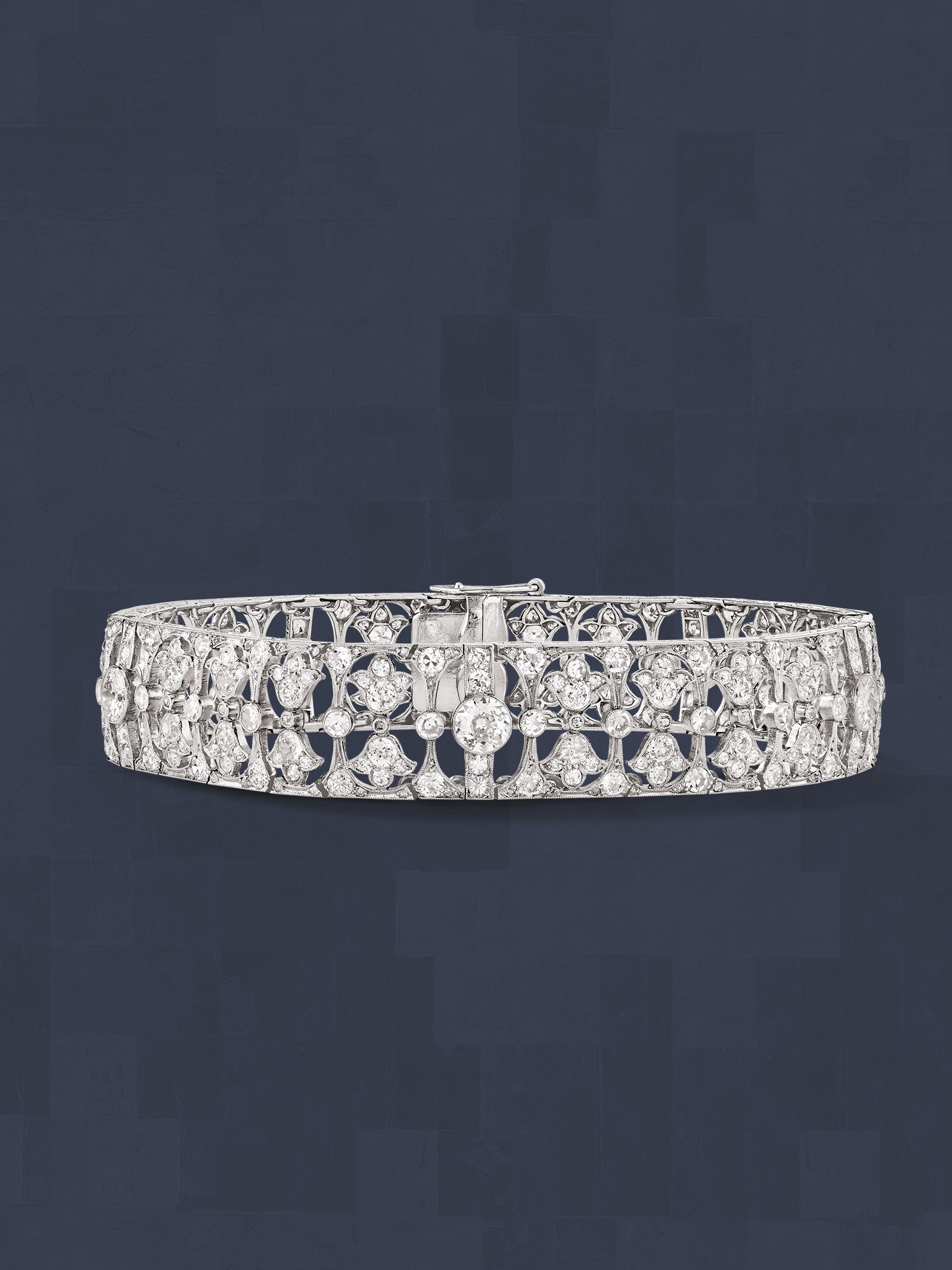 Armbänder, 1922–1925. Platin, Diamanten. Sammlung Van Cleef & Arpels.